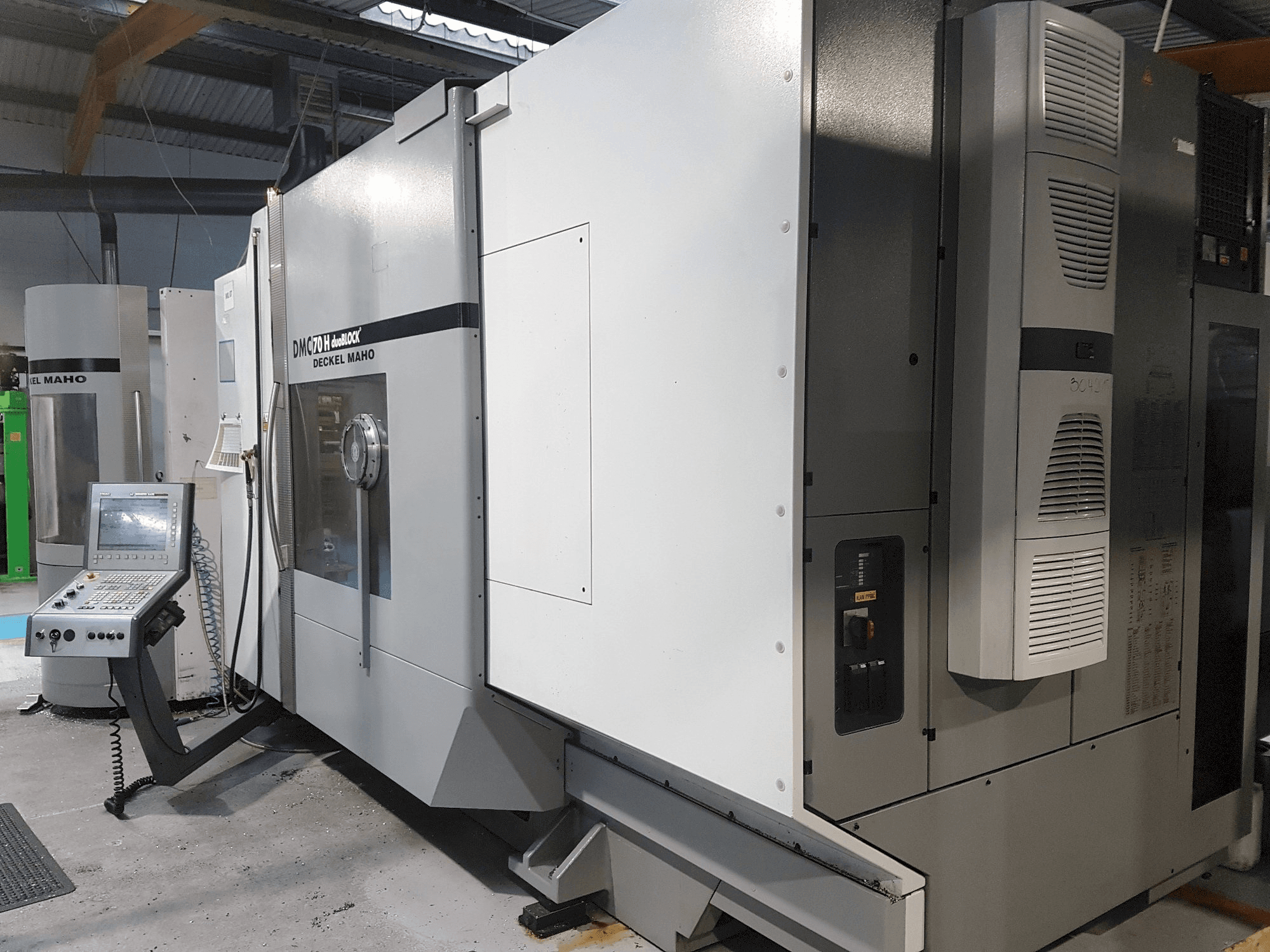 DECKEL MAHO DMC 70 H duoBlock Mašinos vaizdas iš priekio
