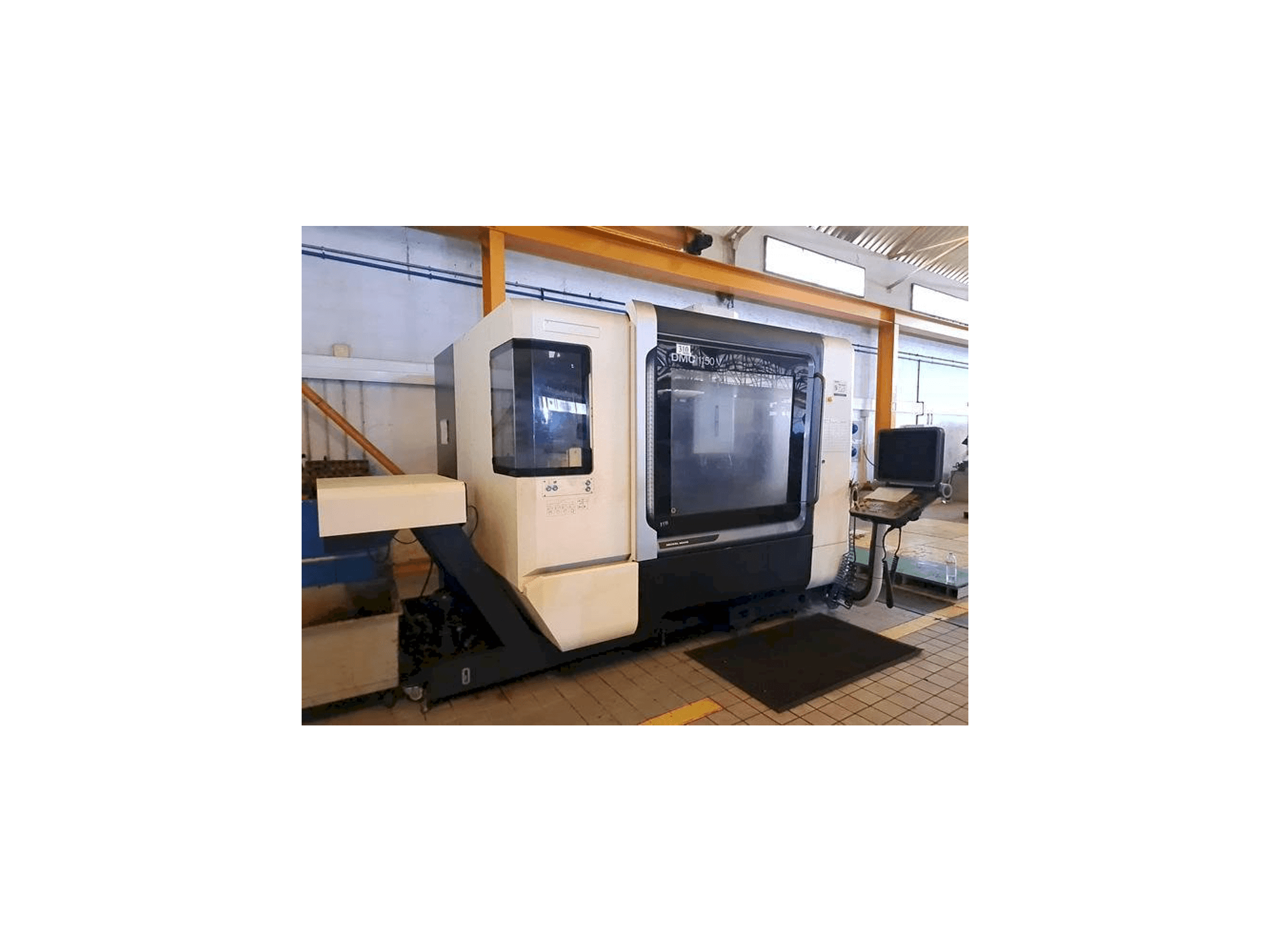 DMG MORI DMC 1150V Mašinos vaizdas iš priekio