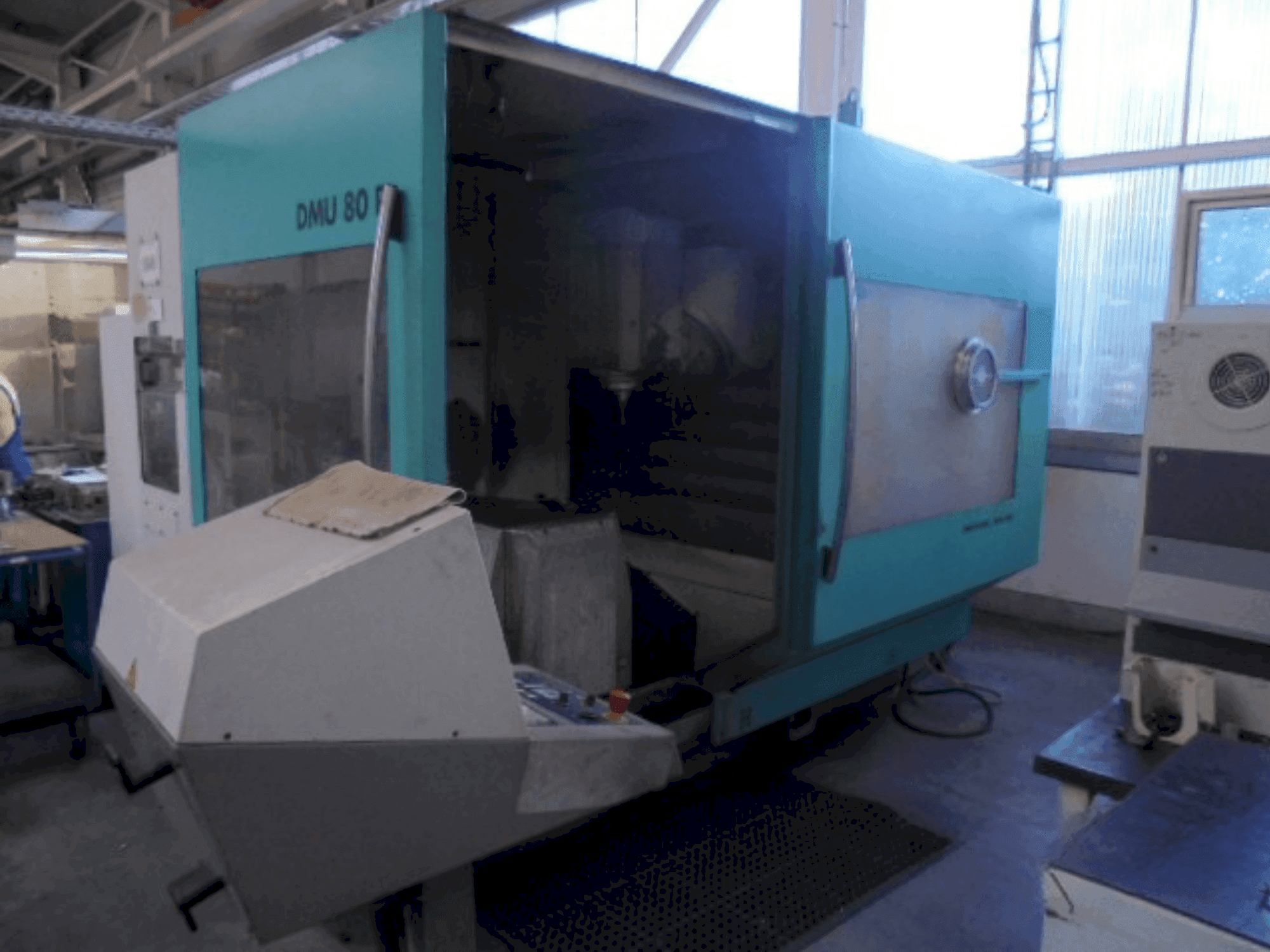 DECKEL MAHO DMU 80P Mašinos vaizdas iš priekio