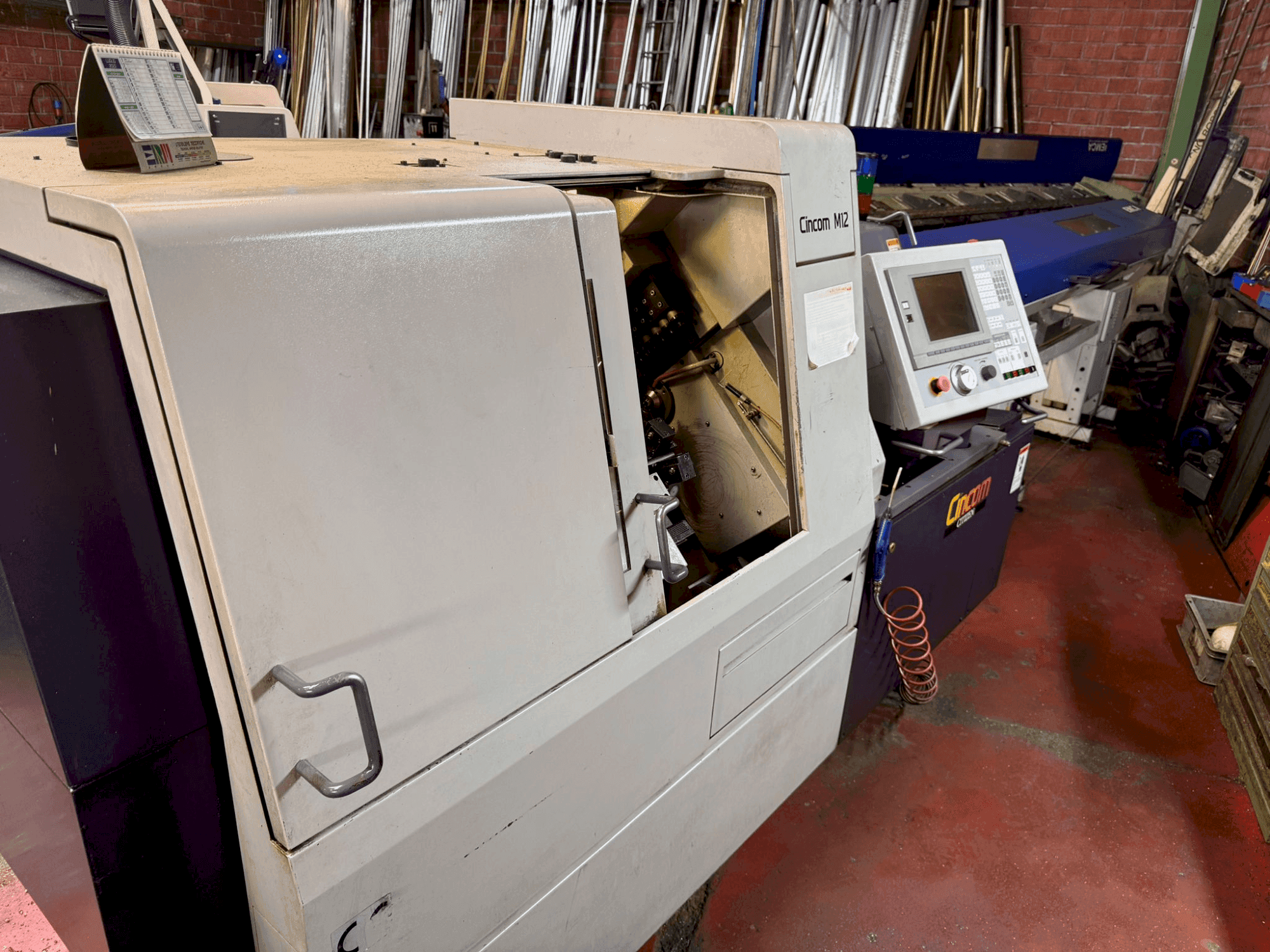 Citizen CINCOM M12 Mašinos vaizdas iš priekio