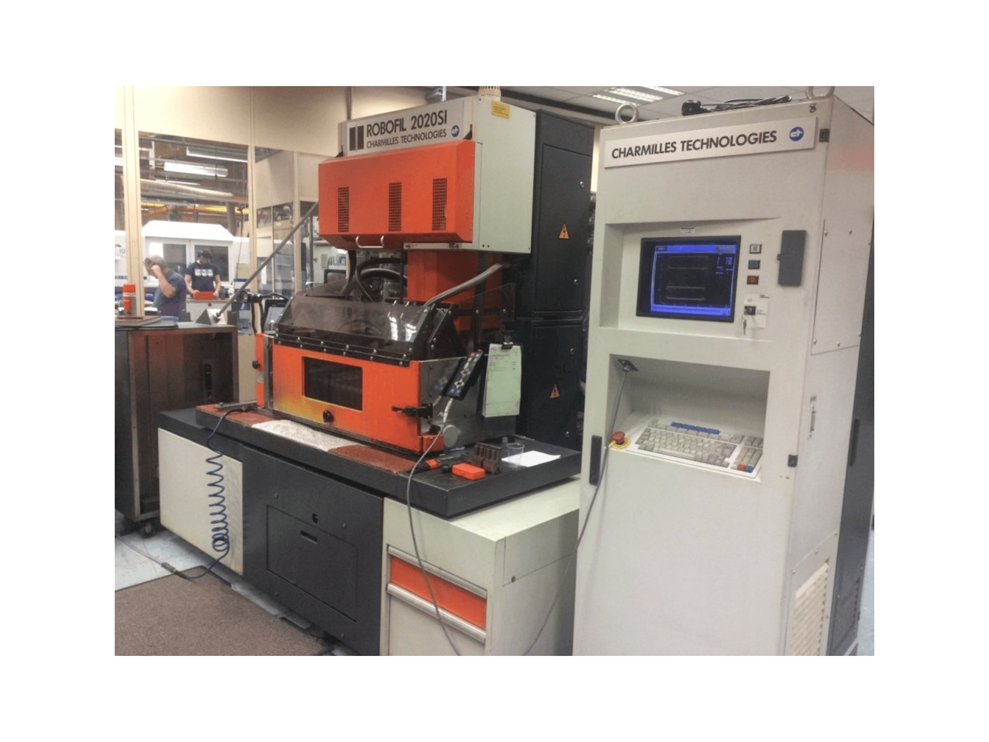 CHARMILLES Robofil 2020 SI Mašinos vaizdas iš priekio