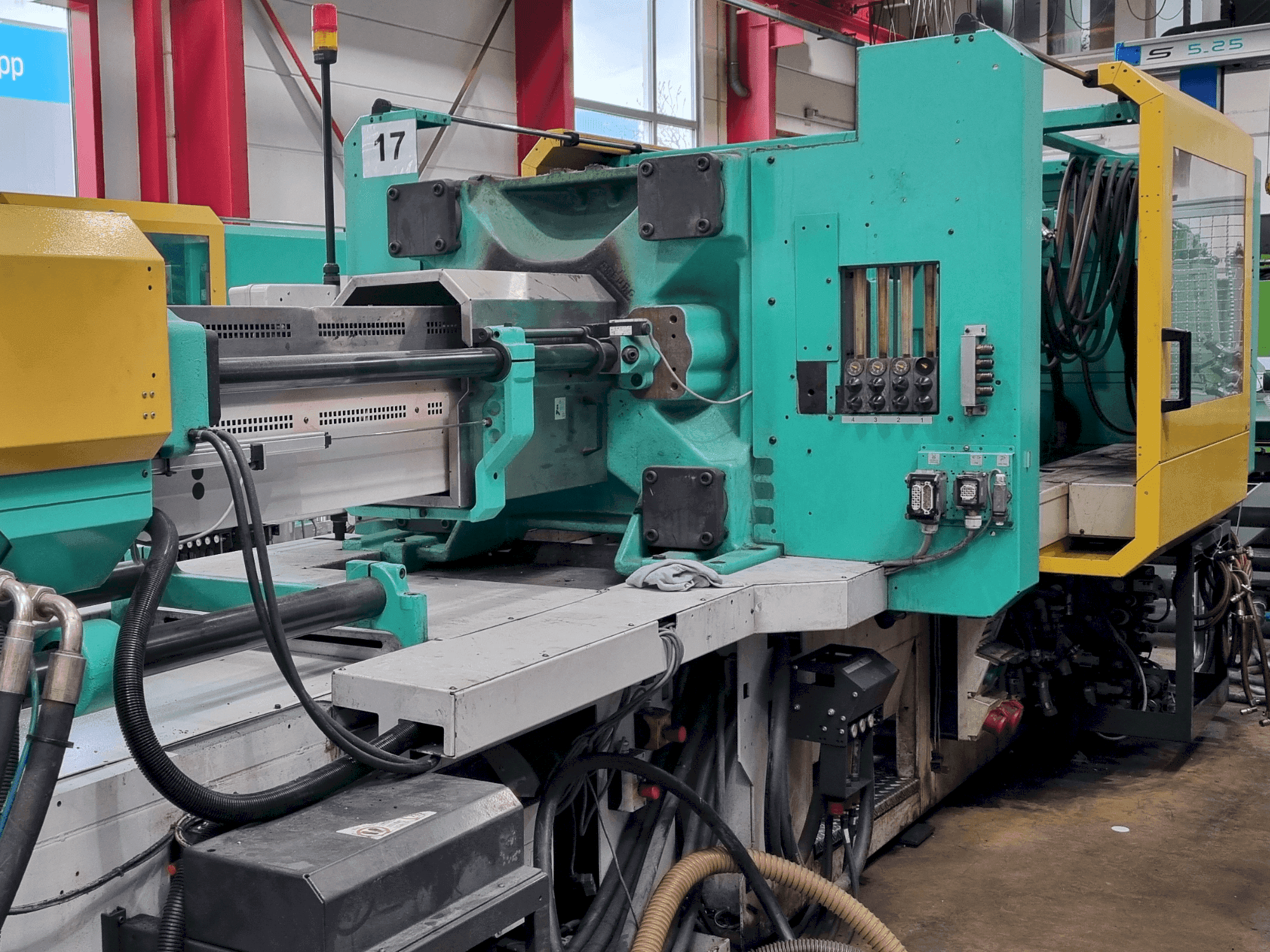 Arburg 630 S 2500-1300 ECO Mašinos vaizdas iš priekio