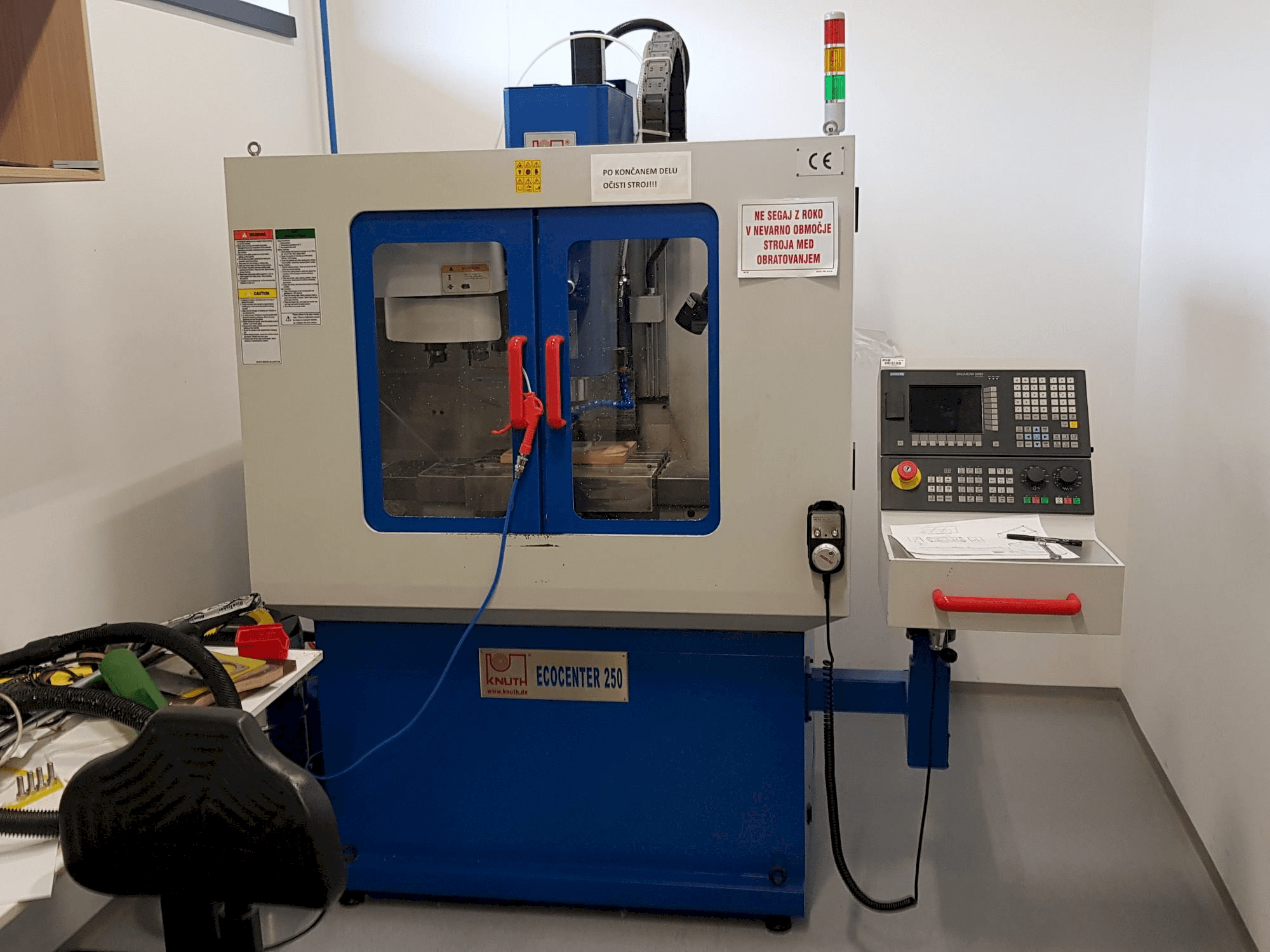 KNUTH EcoCenter 250 Mašinos vaizdas iš priekio