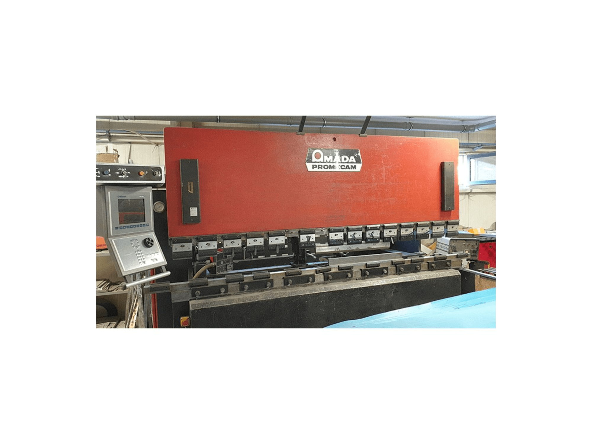 AMADA ITPS 103 Mašinos vaizdas iš priekio
