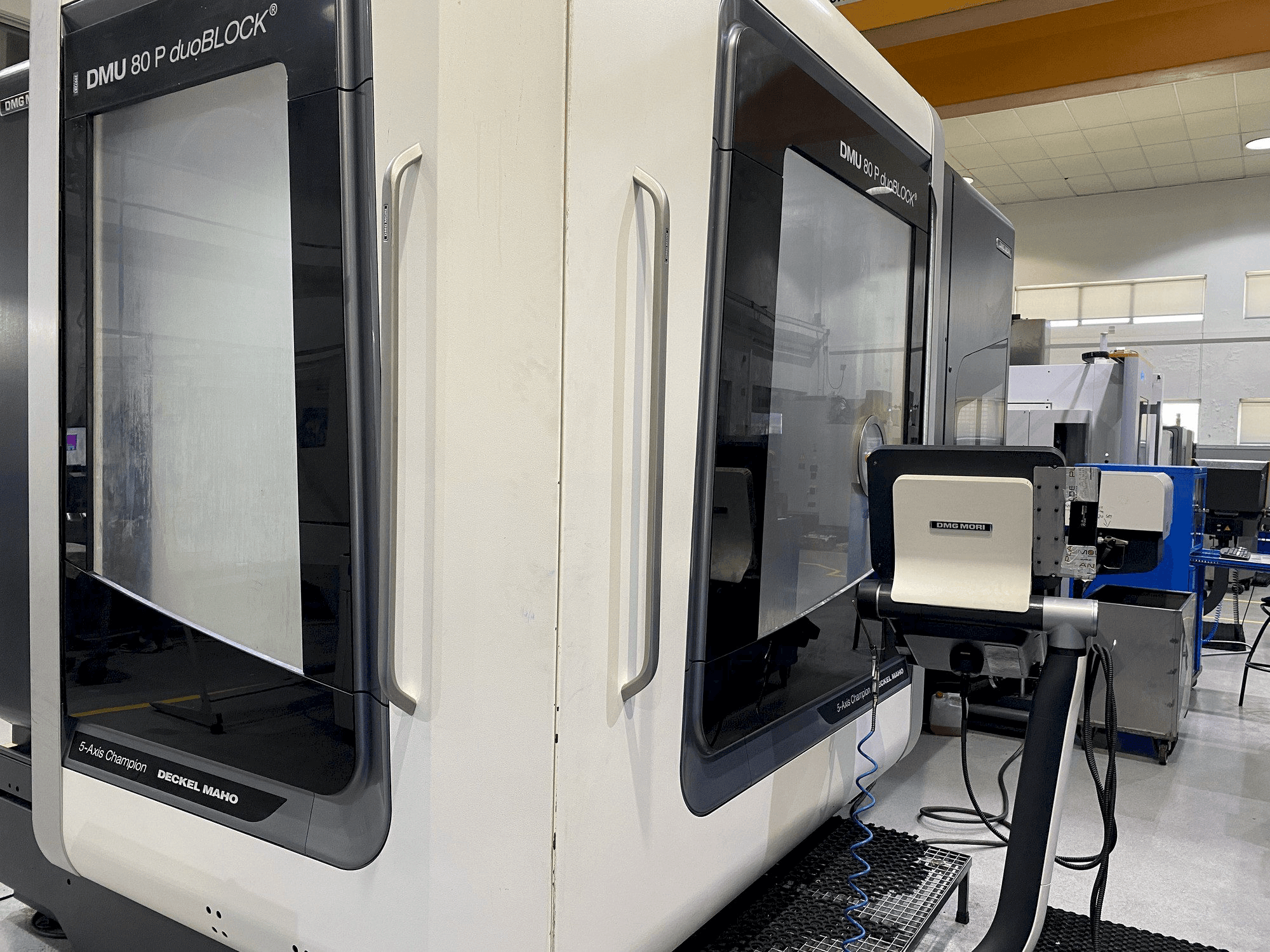 DMG MORI DMU 80P Duoblock Mašinos vaizdas iš priekio