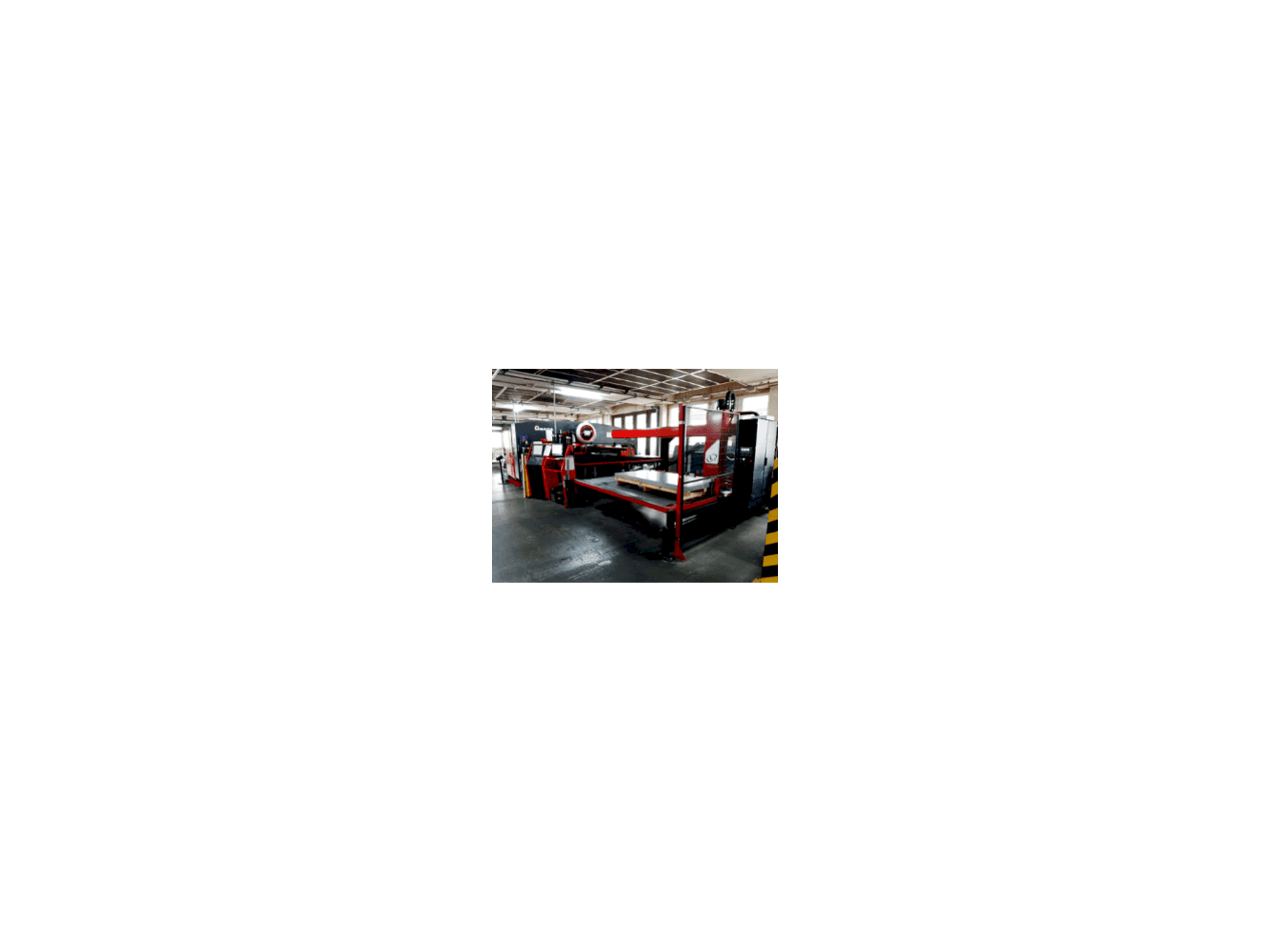 AMADA EMK 3610NT Mašinos vaizdas iš priekio