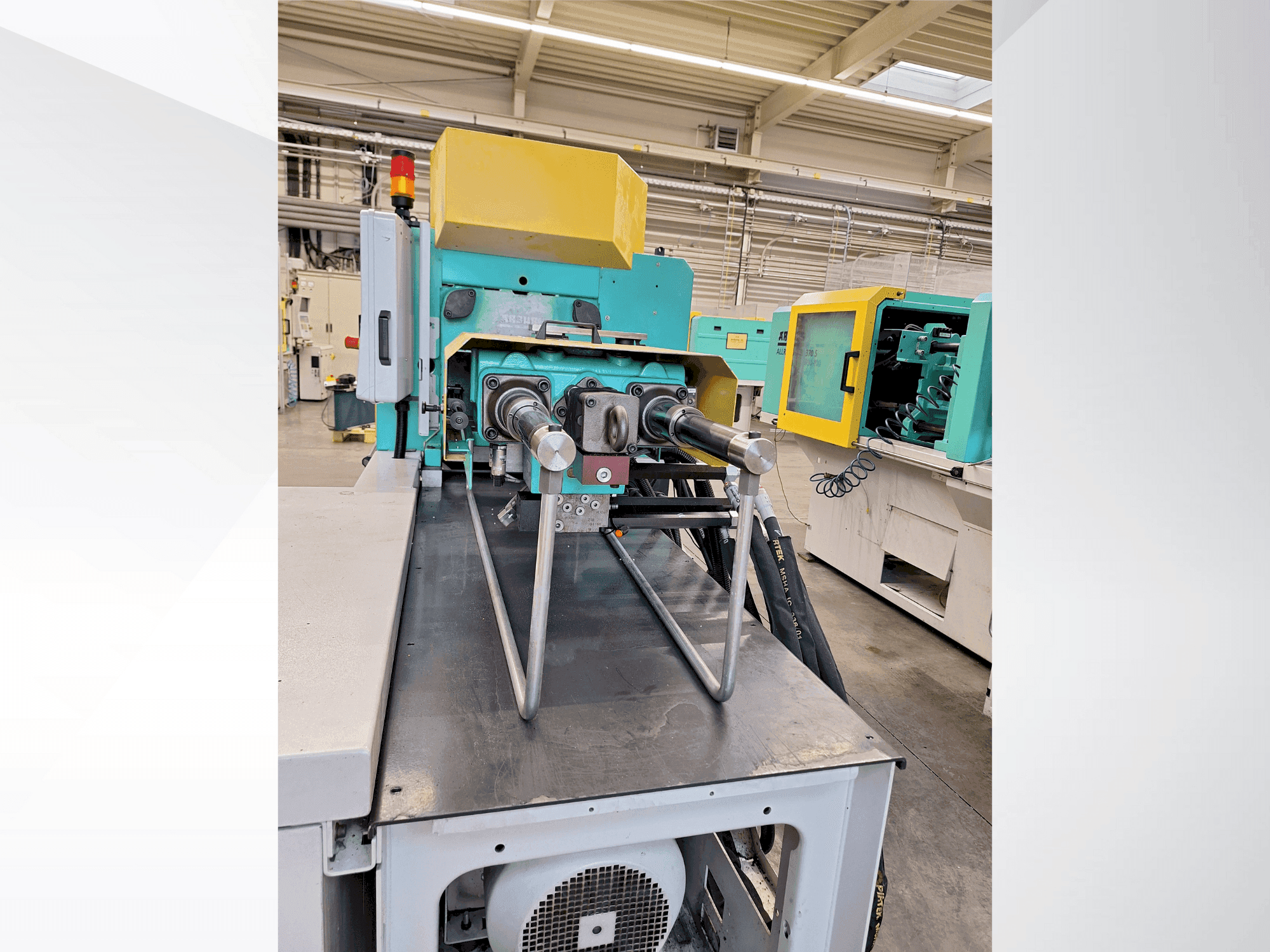 Arburg 370 S 600 - 170 Mašinos vaizdas iš priekio