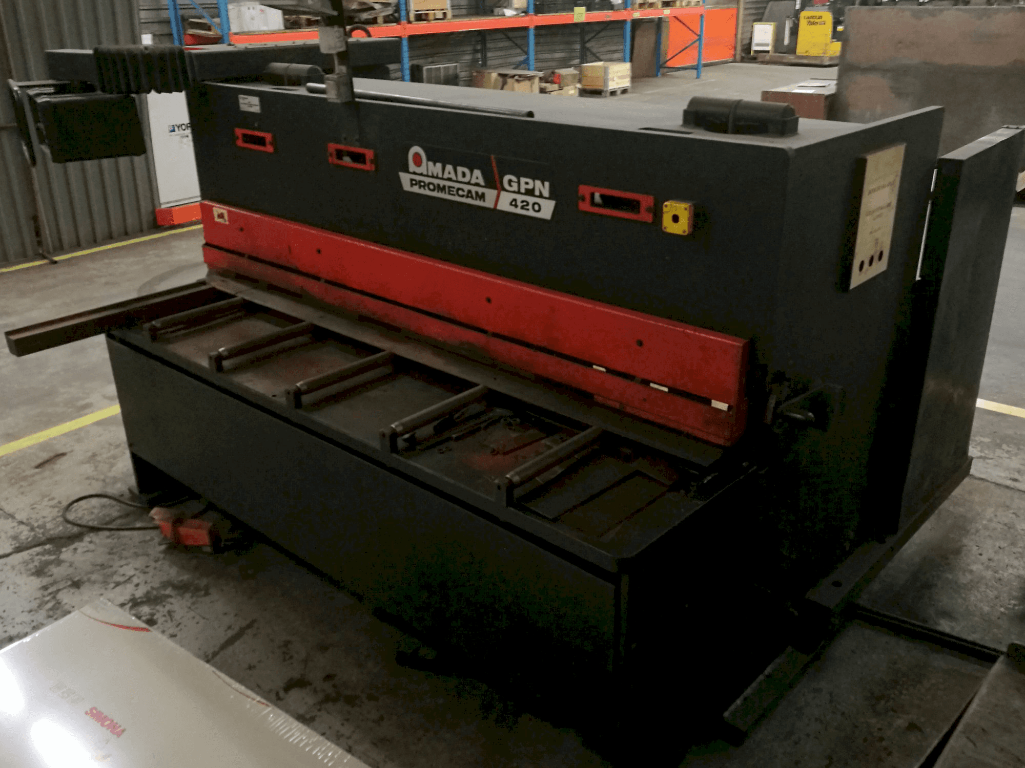 AMADA PROMECAM GPN 420 Mašinos dešinės pusės vaizdas