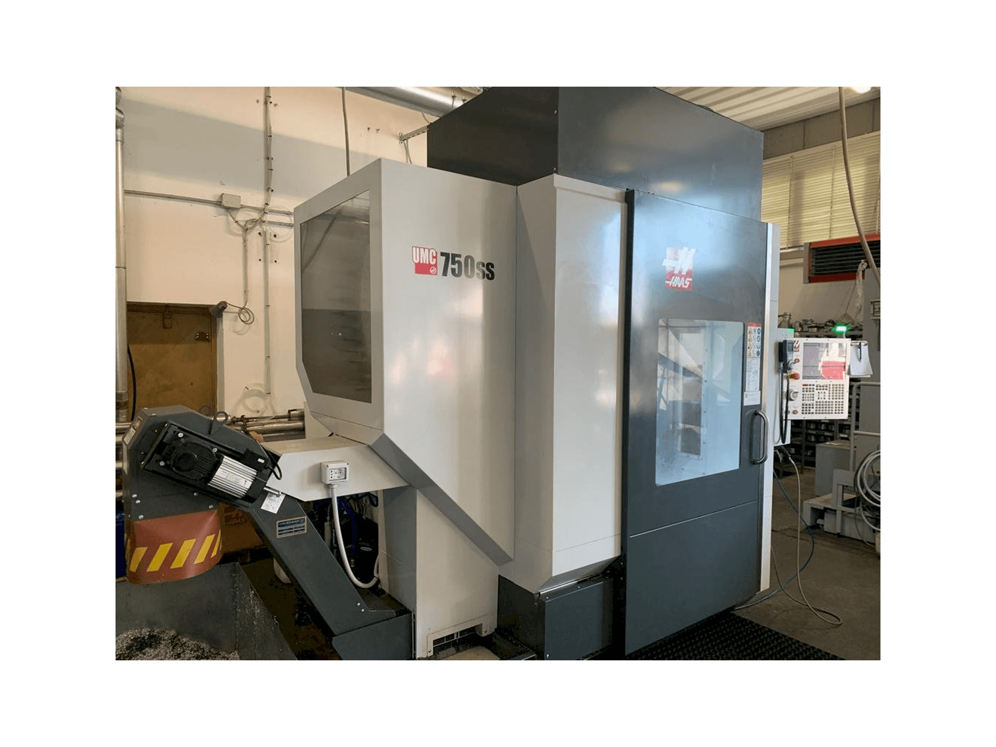 HAAS UMC 750SS Mašinos vaizdas iš priekio