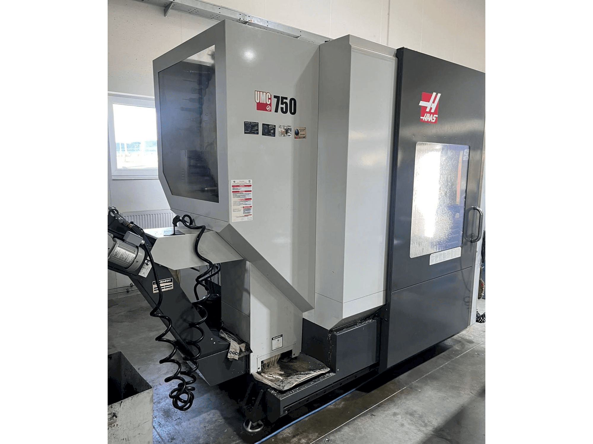 HAAS UMC-750 Mašinos vaizdas iš priekio