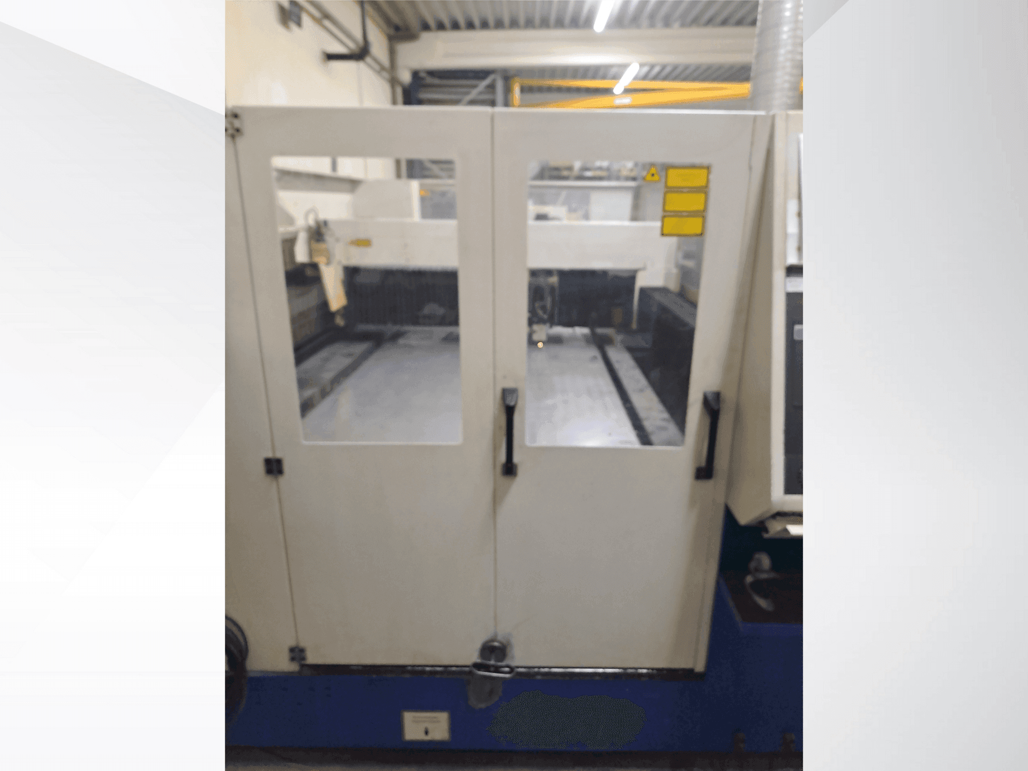 TRUMPF TRUMATIC 3030 Mašinos vaizdas iš priekio