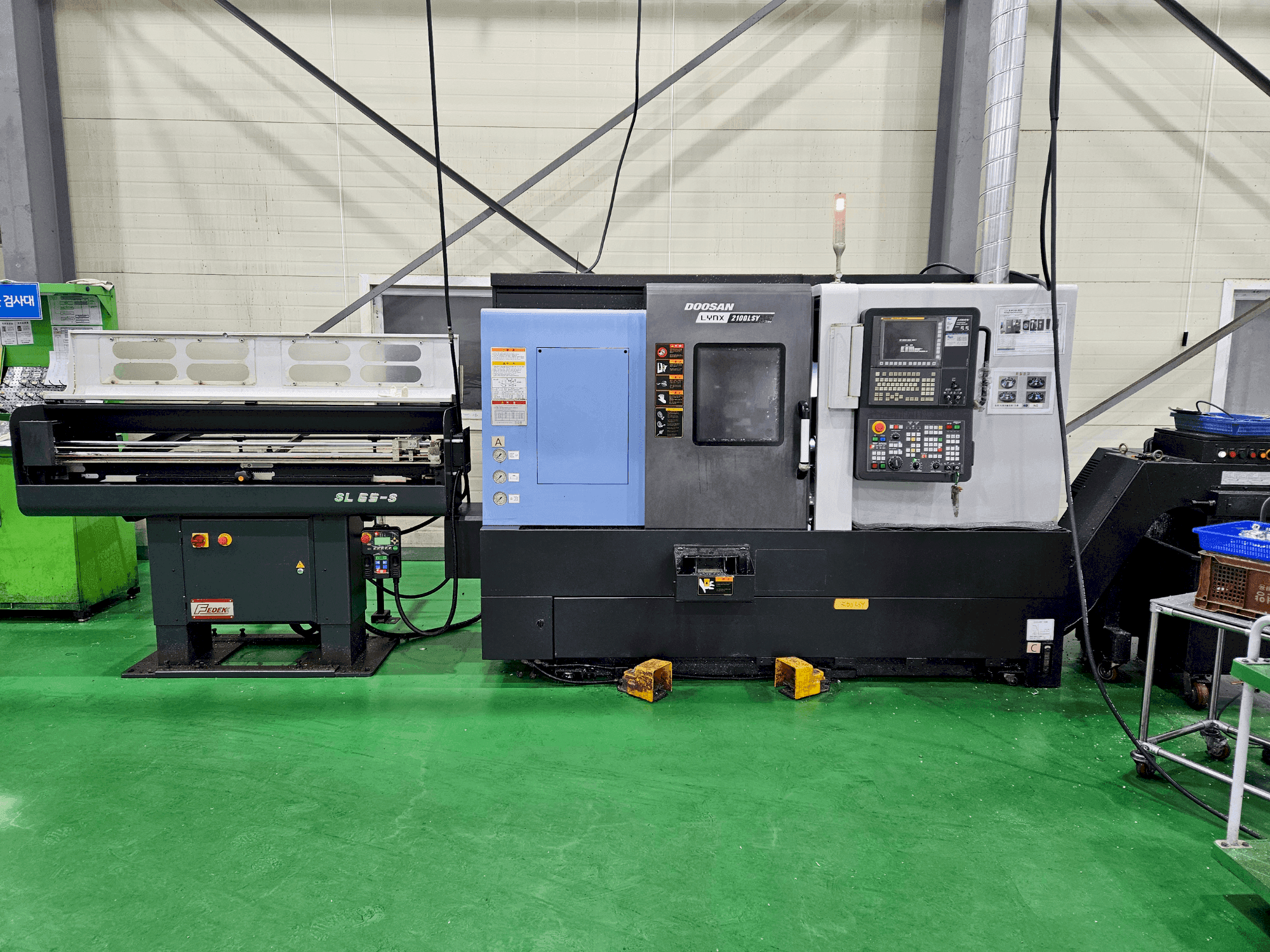 DOOSAN LYNX 2100 LSYB Mašinos vaizdas iš priekio