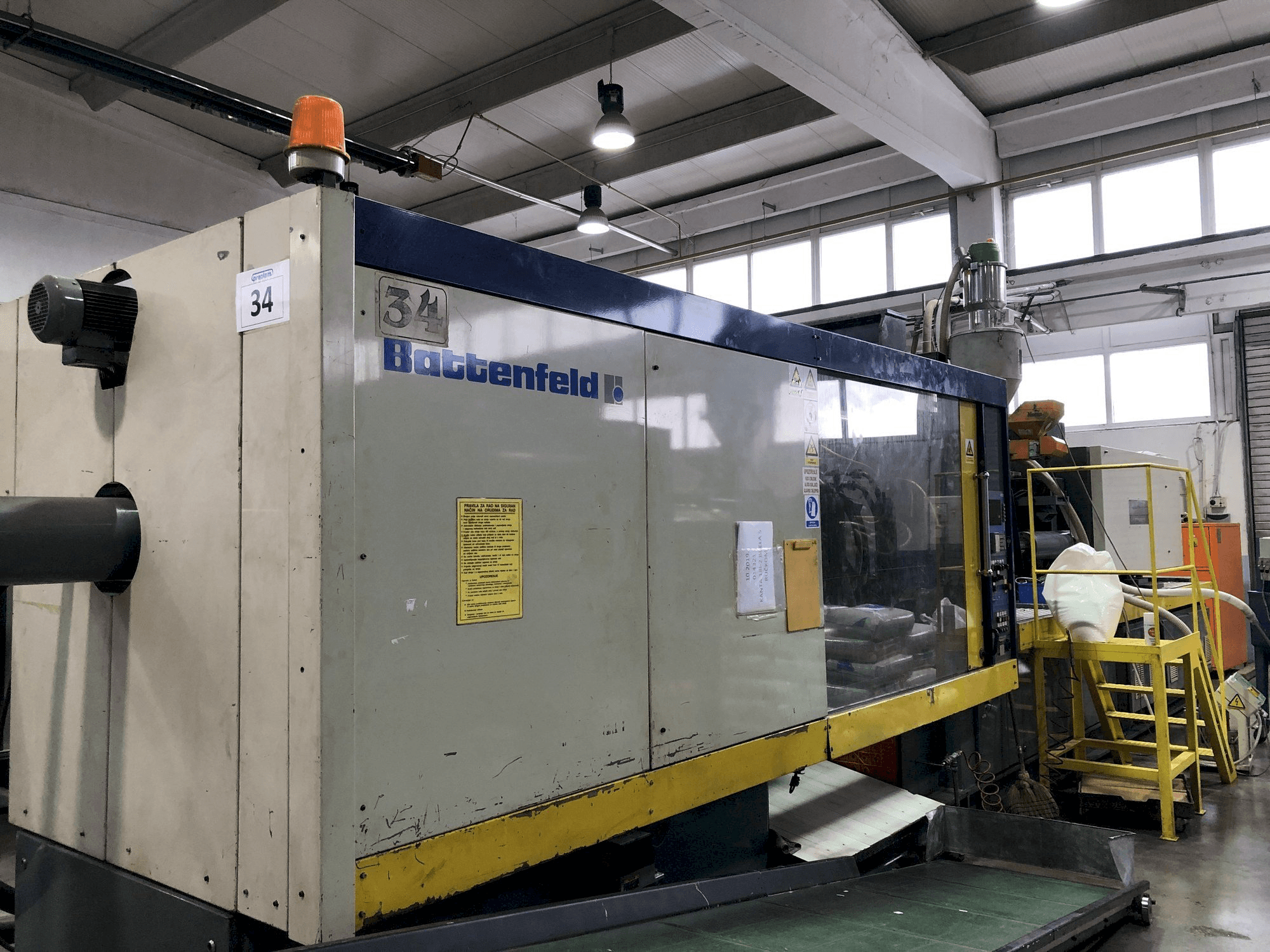 Battenfeld BK-T 5000-4000 Mašinos vaizdas iš kairės pusės