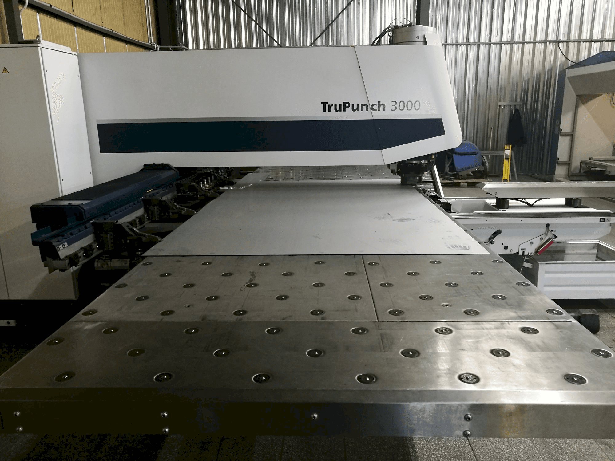 Trumpf TruPunch 3000 Mašinos vaizdas iš kairės pusės