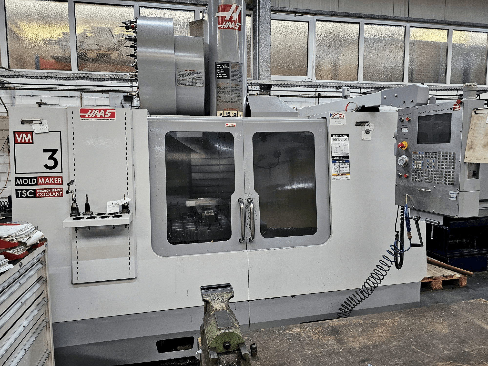 HAAS VM 3 Mašinos vaizdas iš priekio