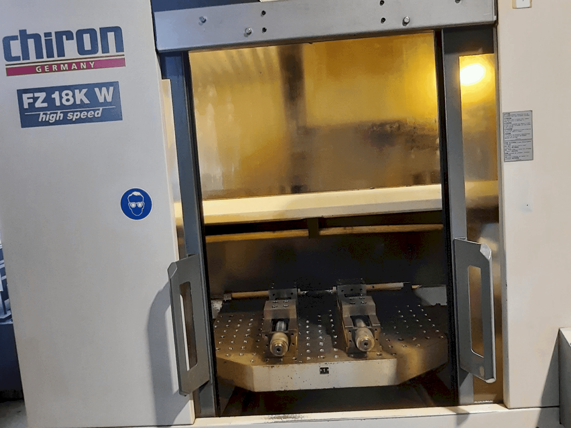 CHIRON FZ 18 KW Mašinos vaizdas iš priekio