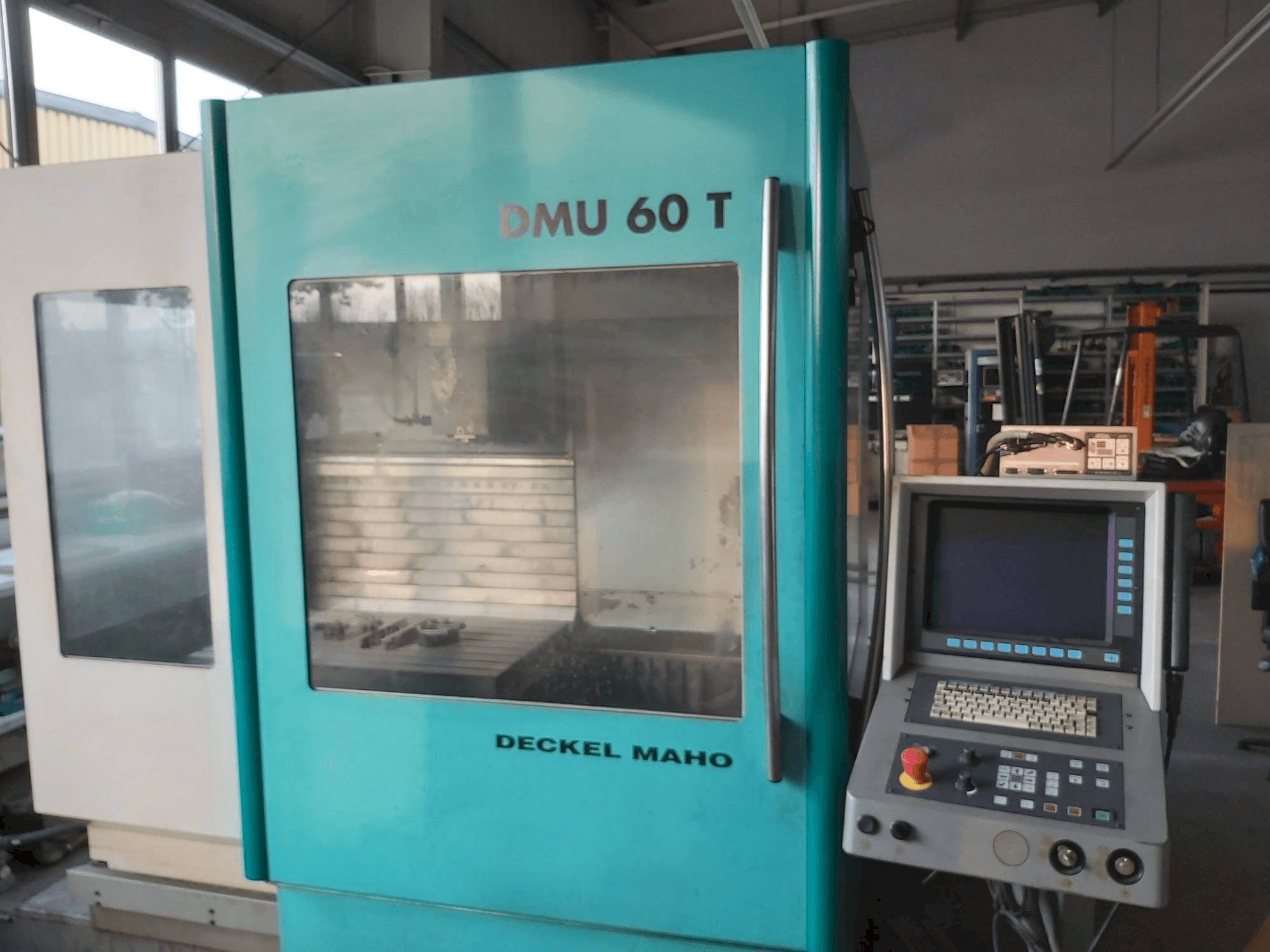 DECKEL MAHO DMU 60 T Mašinos vaizdas iš priekio