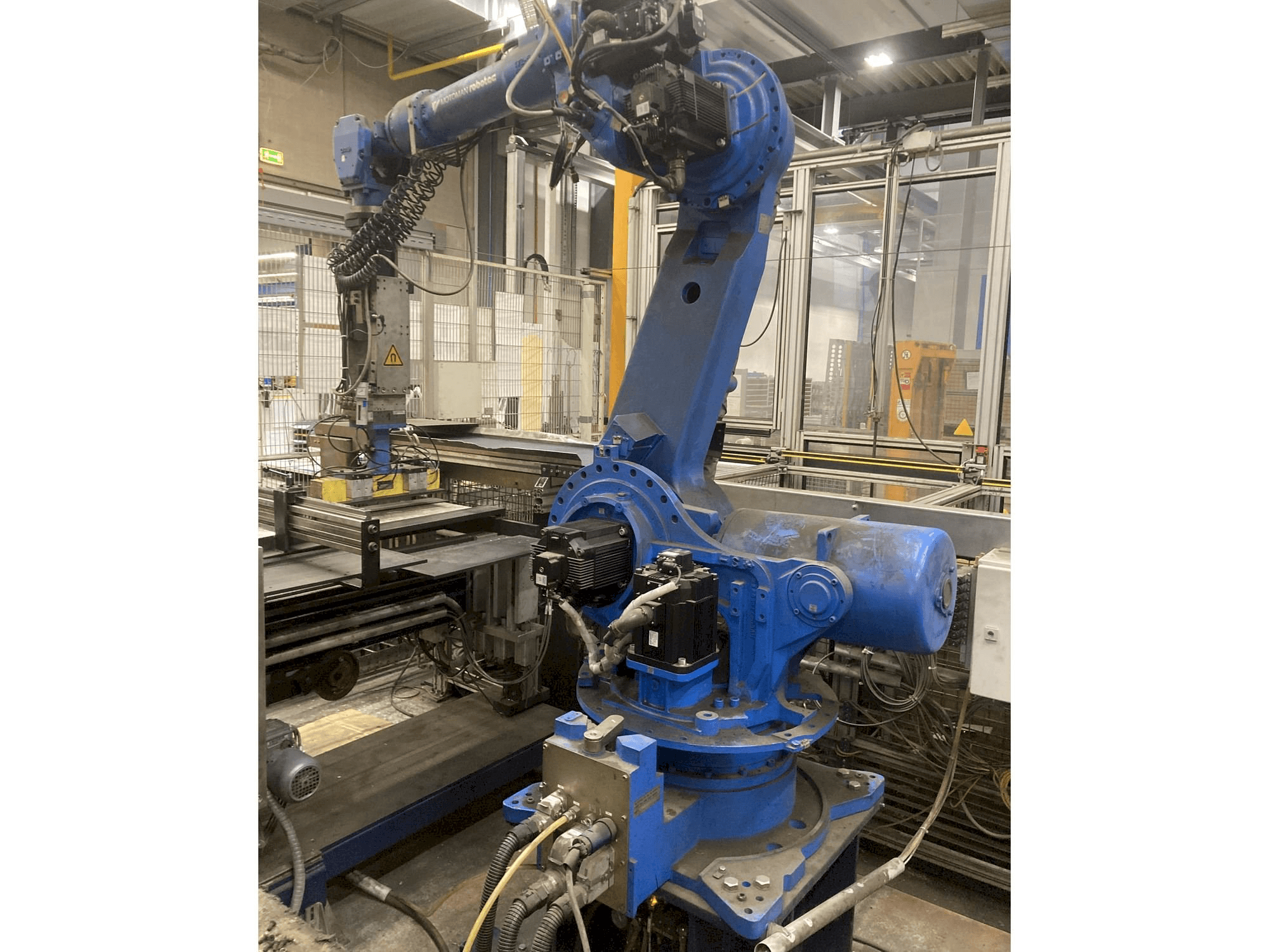 Yaskawa Motoman ES165 Mašinos vaizdas iš priekio