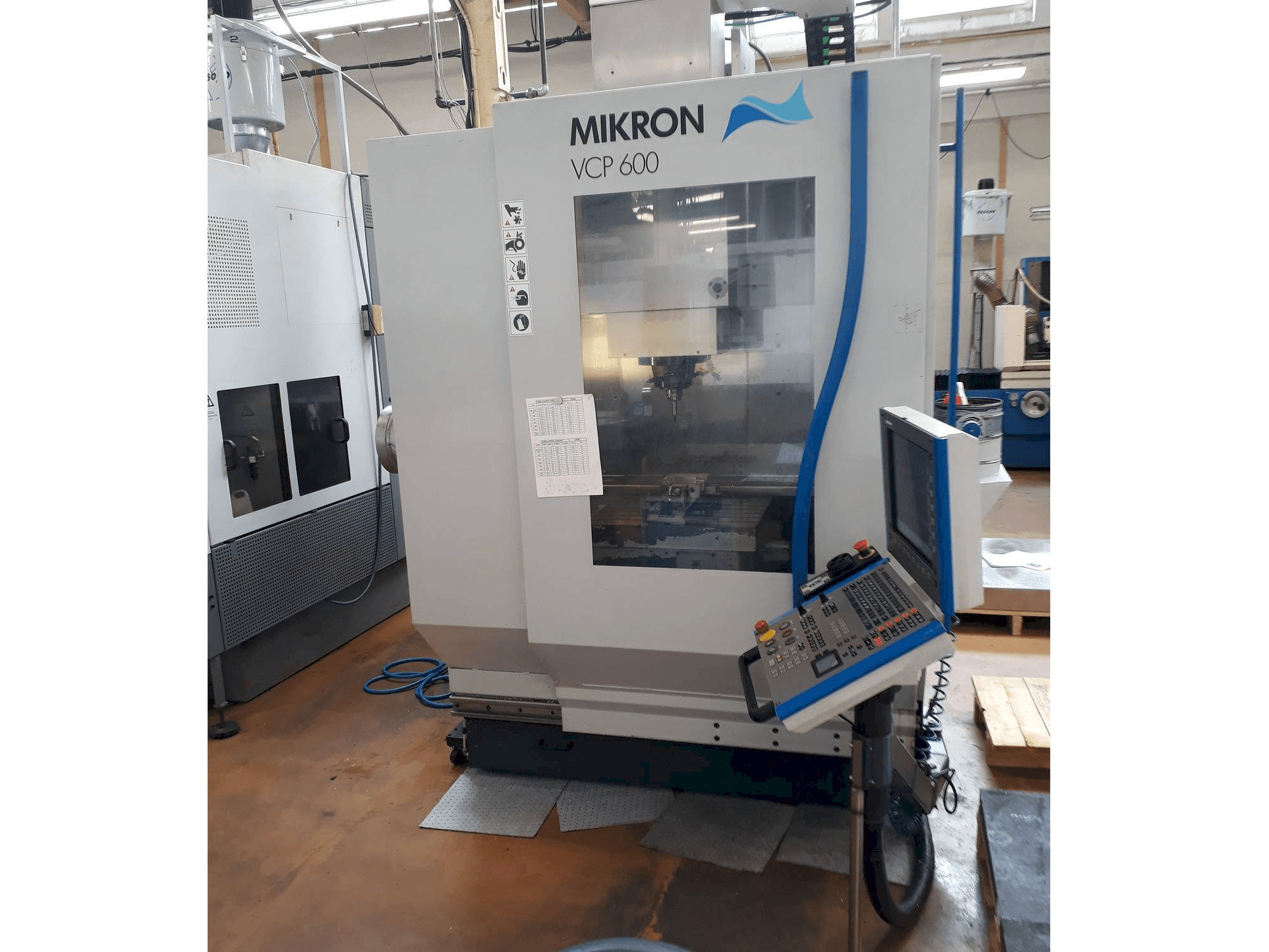 MIKRON VCP 600 Mašinos vaizdas iš priekio