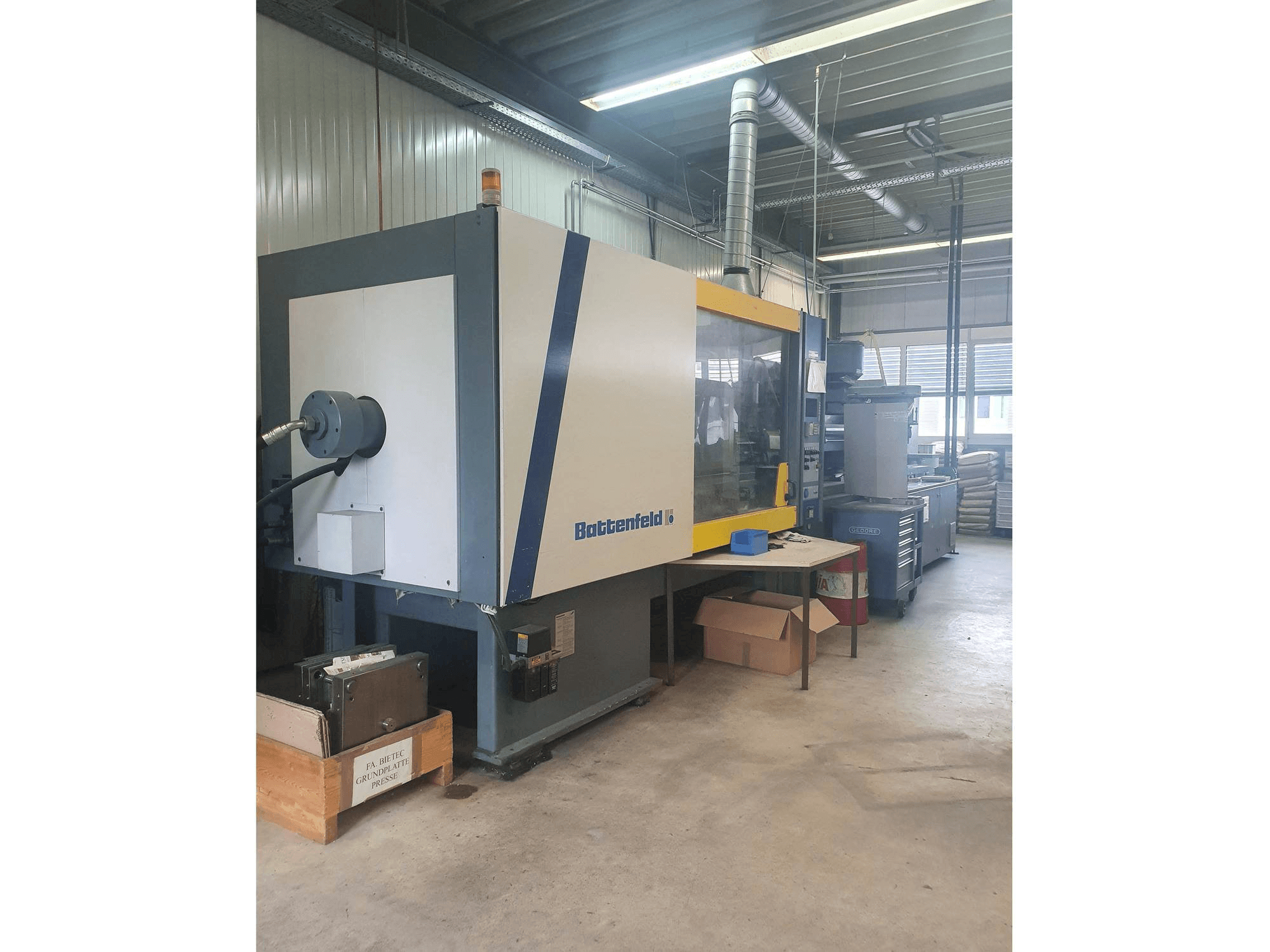 Battenfeld BK 3500/2800 Mašinos vaizdas iš priekio