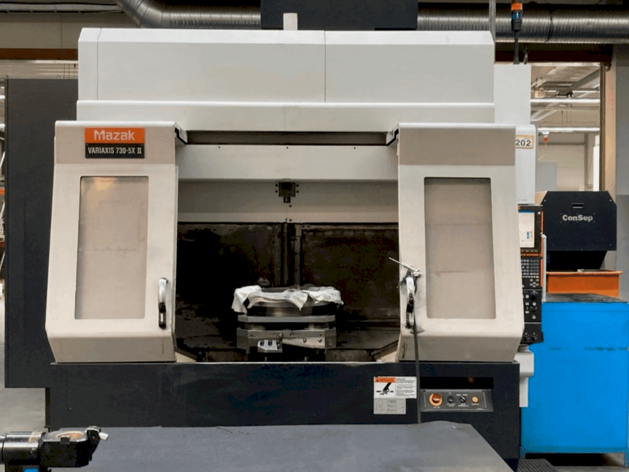 Mazak VARIAXIS 730/5X II Mašinos vaizdas iš priekio