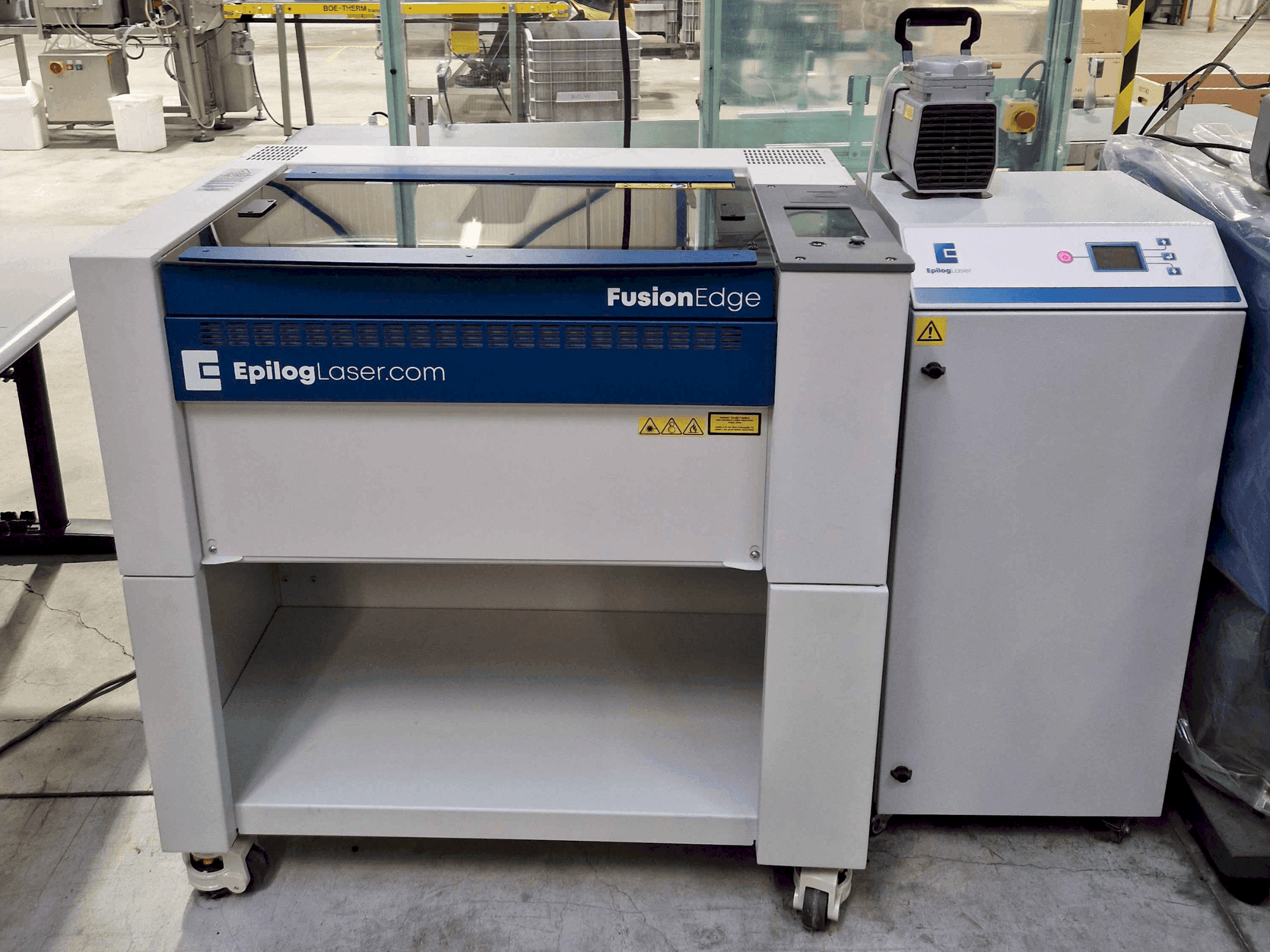 EPILOG Laser Fusion Ege 12 30watt fiber Mašinos vaizdas iš priekio