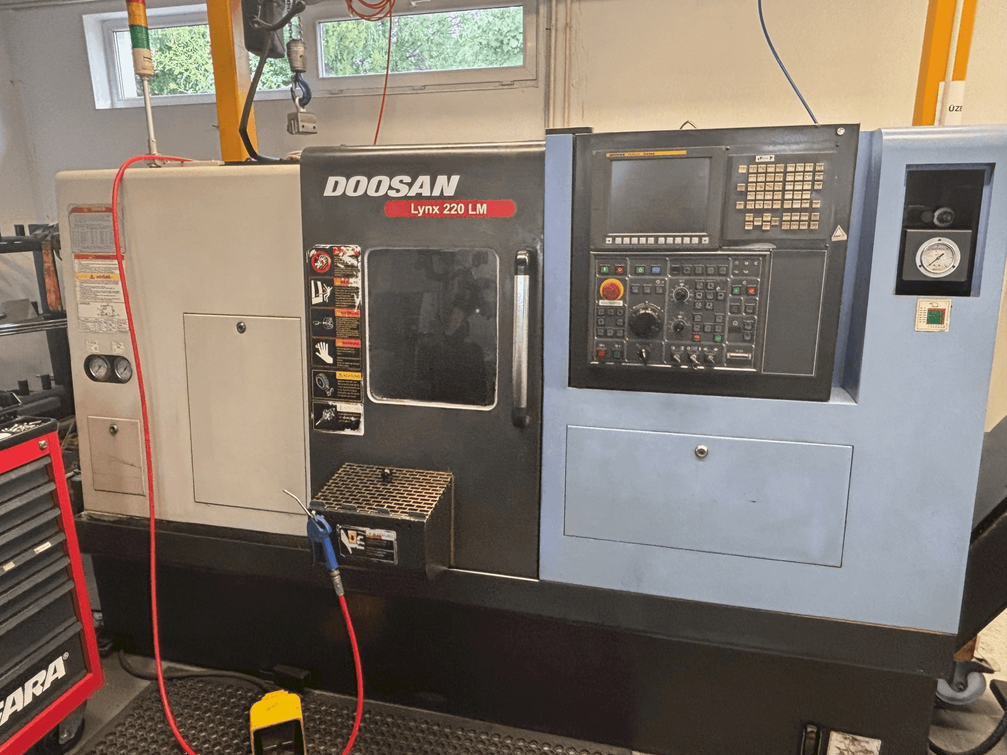 DOOSAN LYNX 200 LM Mašinos vaizdas iš priekio