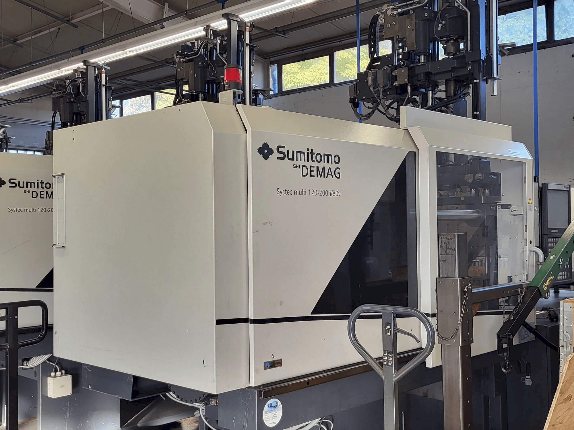 Sumitomo SHI DEMAG Multi 120/470-200h/80V Mašinos vaizdas iš kairės pusės