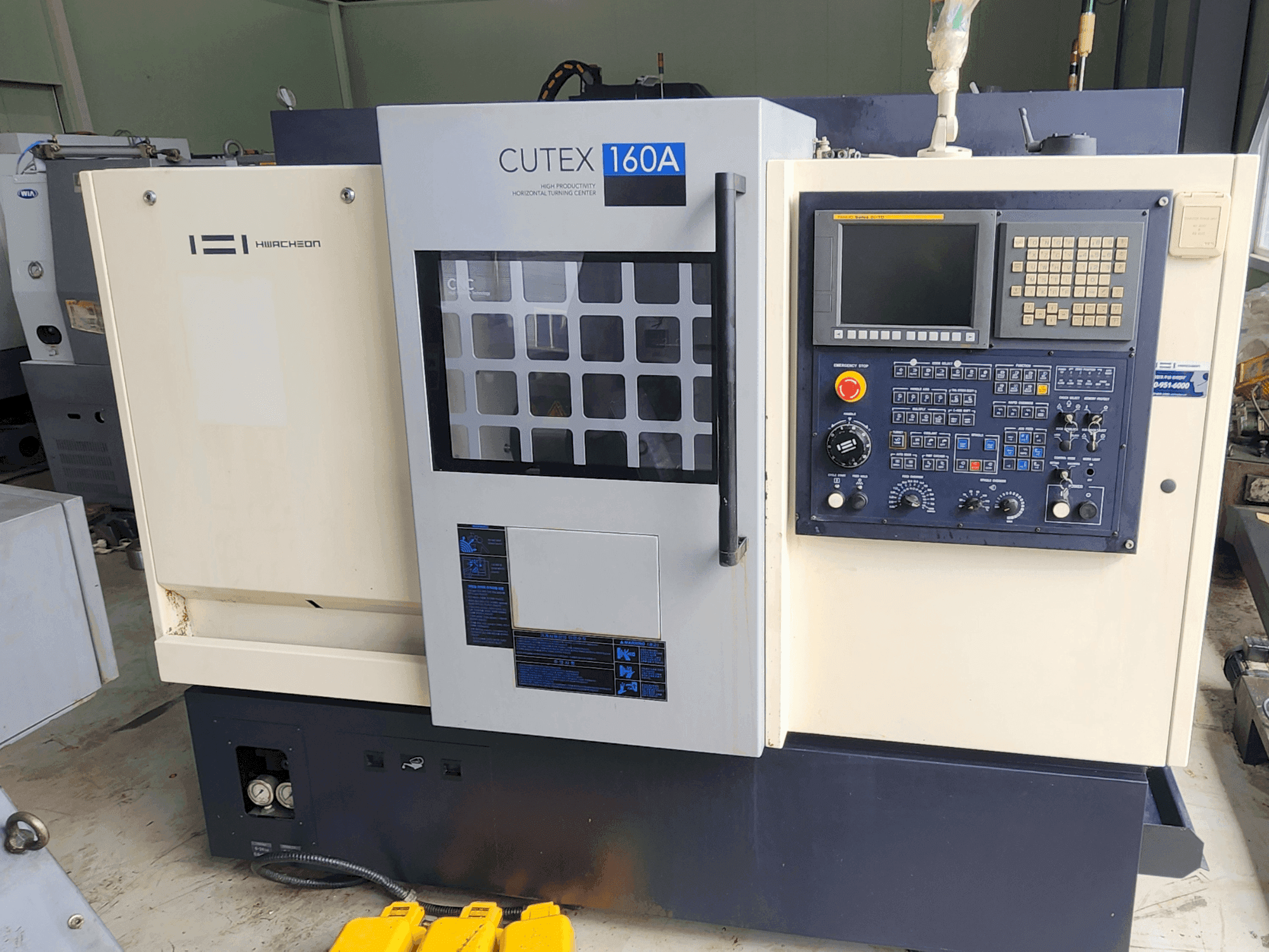 HWACHEON CUTEX 160 A Mašinos vaizdas iš priekio