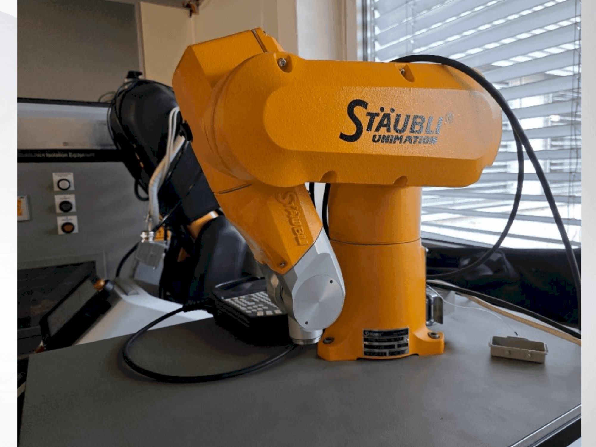 STAUBLI TX40 Mašinos vaizdas iš priekio