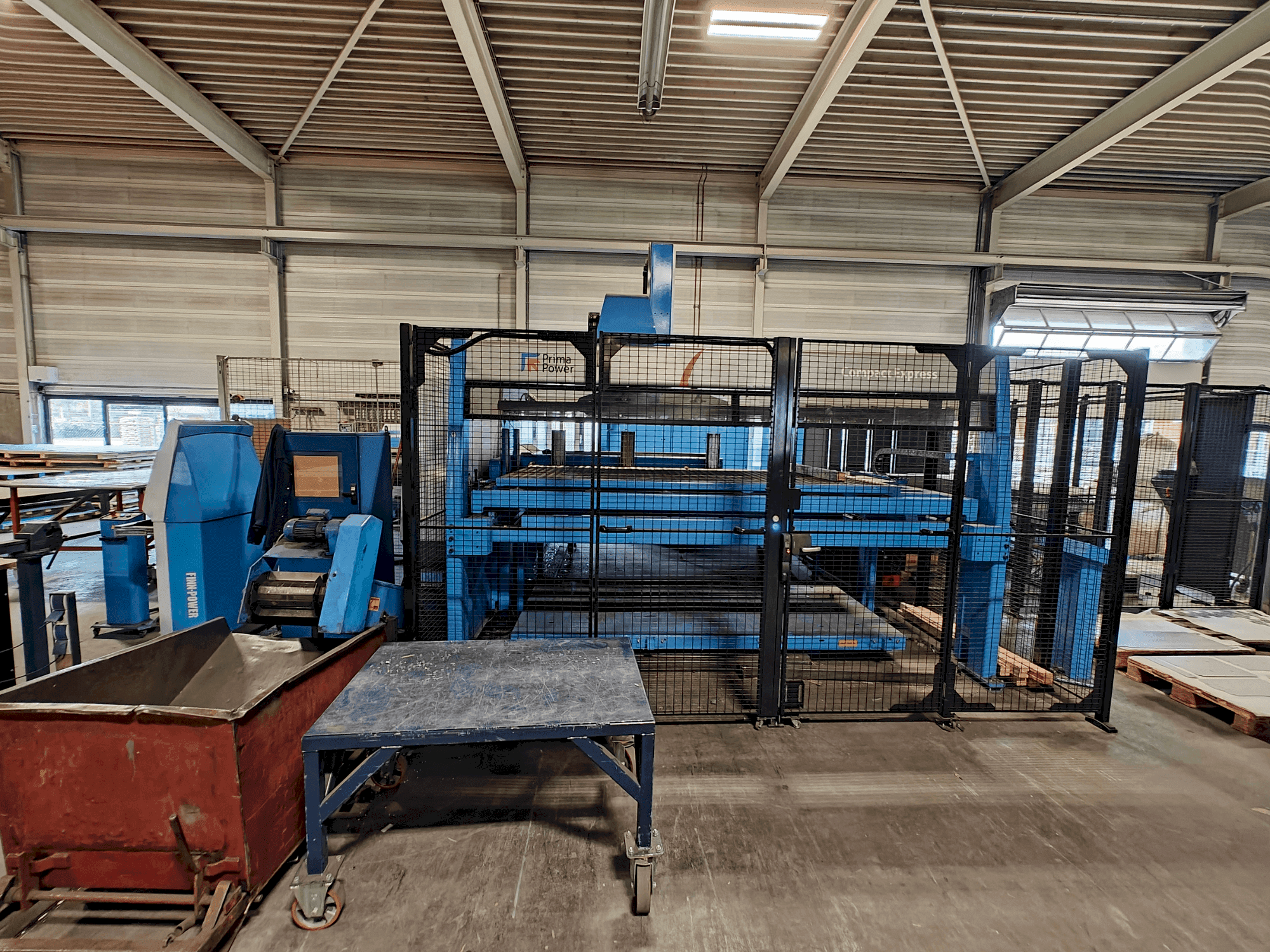 Finn-Power C6 + Compact Express Mašinos vaizdas iš priekio