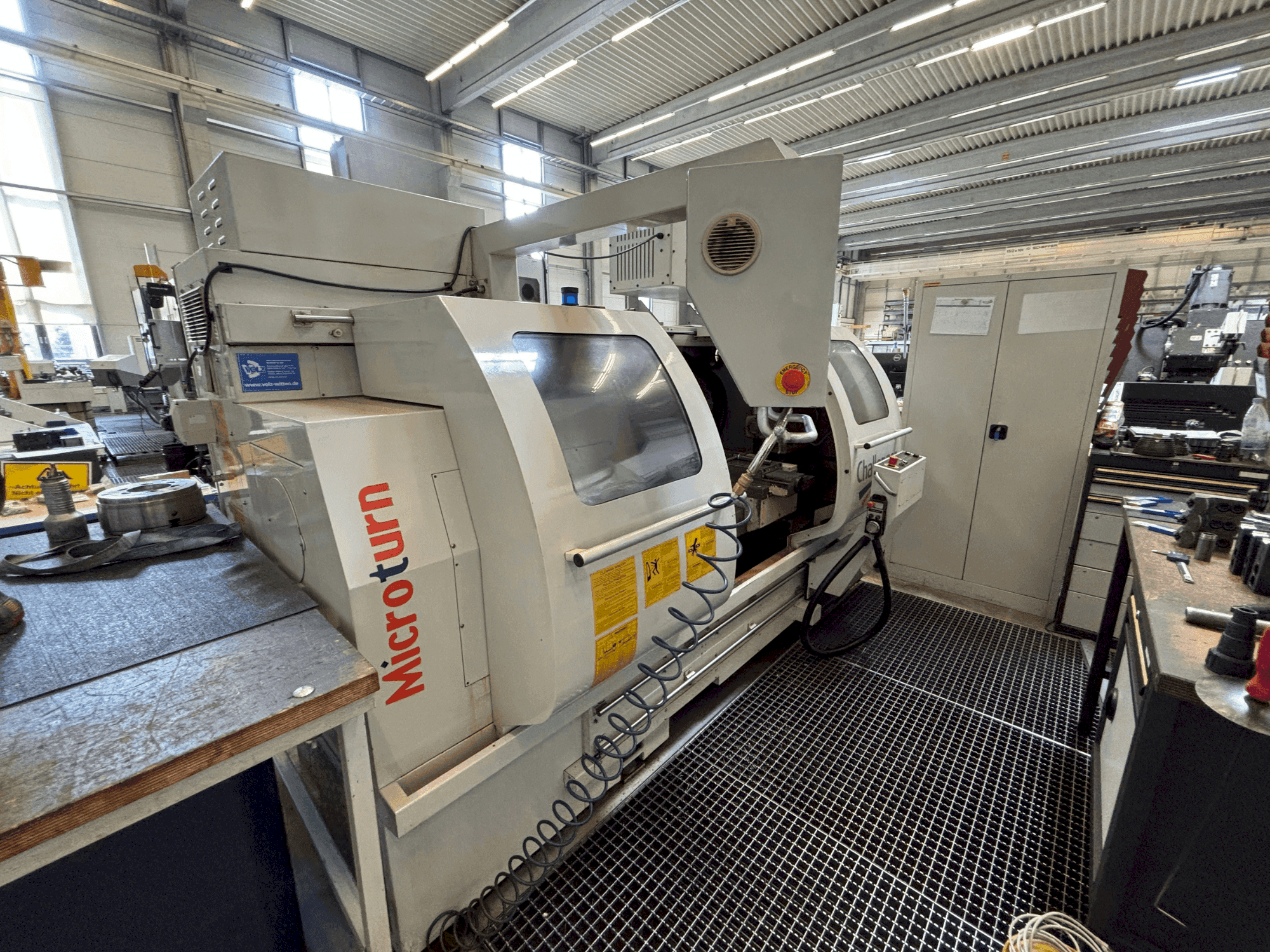 Challenger Microturn BCN 1840 Mašinos vaizdas iš priekio