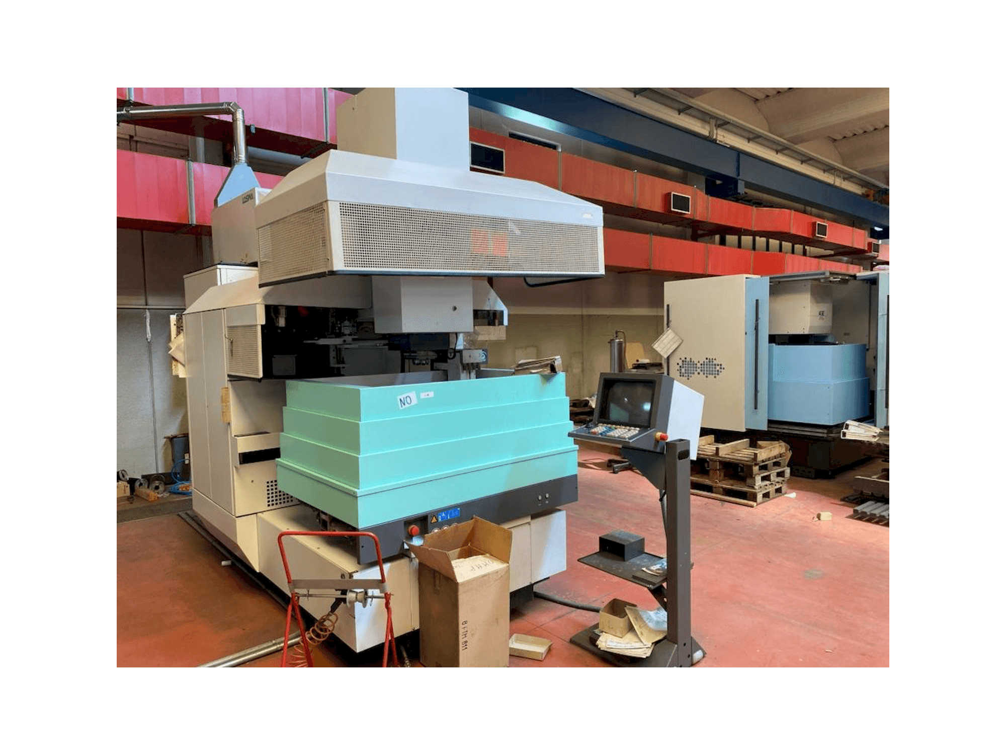 AGIE AGIETRON INTEGRAL 3 Mašinos vaizdas iš priekio