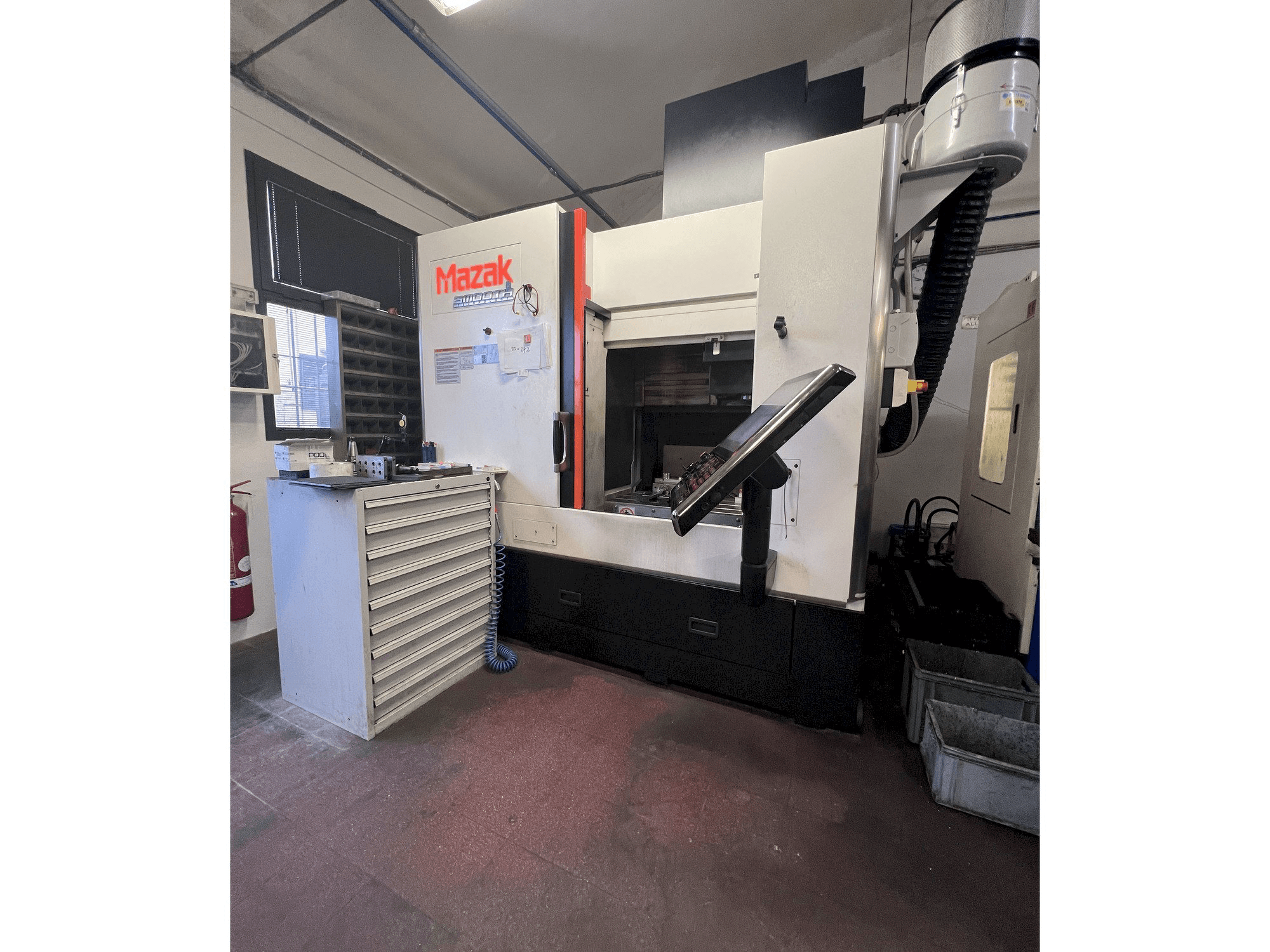 Mazak FJV 200 Smooth G Mašinos vaizdas iš priekio