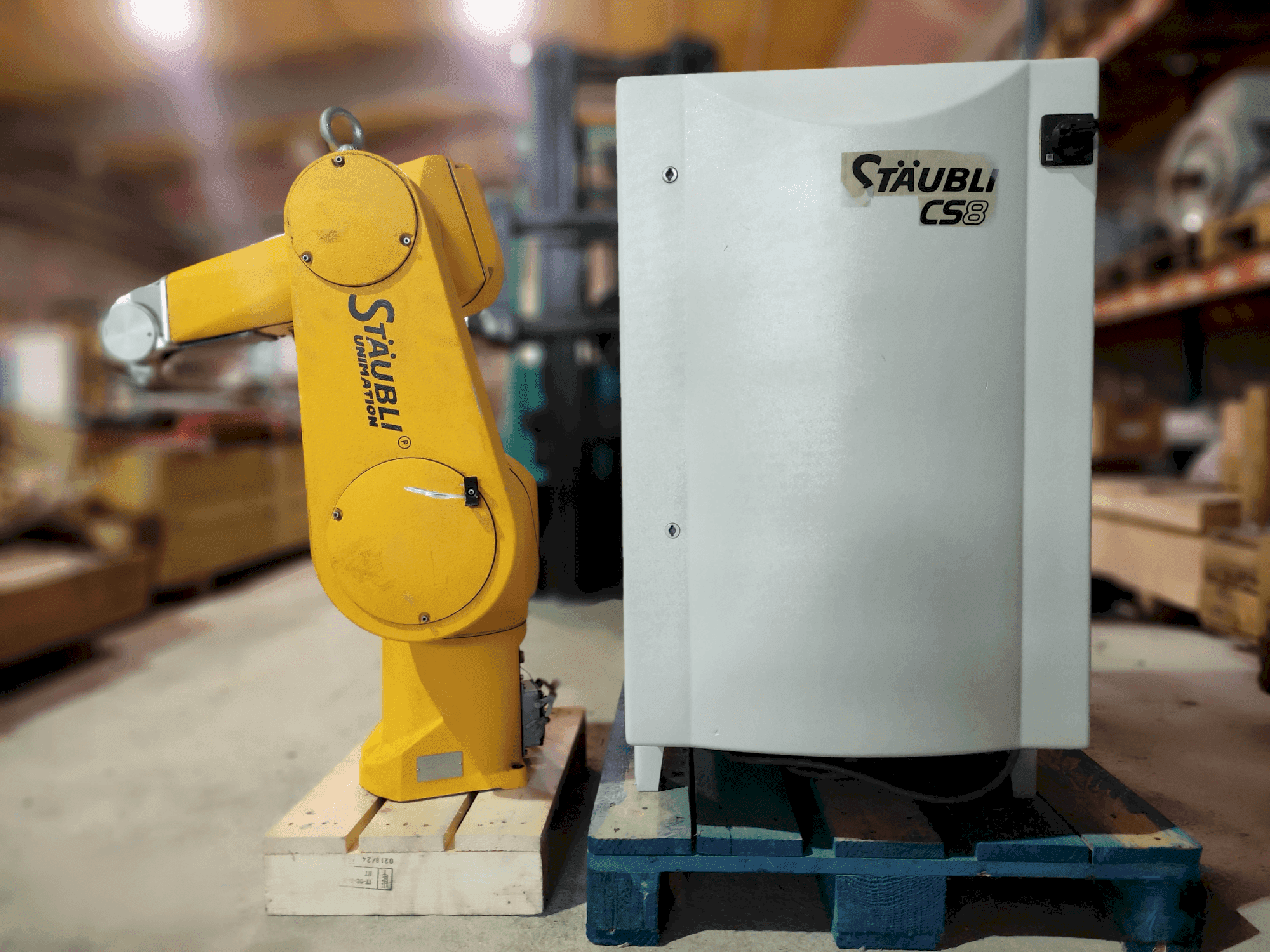 STAUBLI RX90B Mašinos vaizdas iš priekio