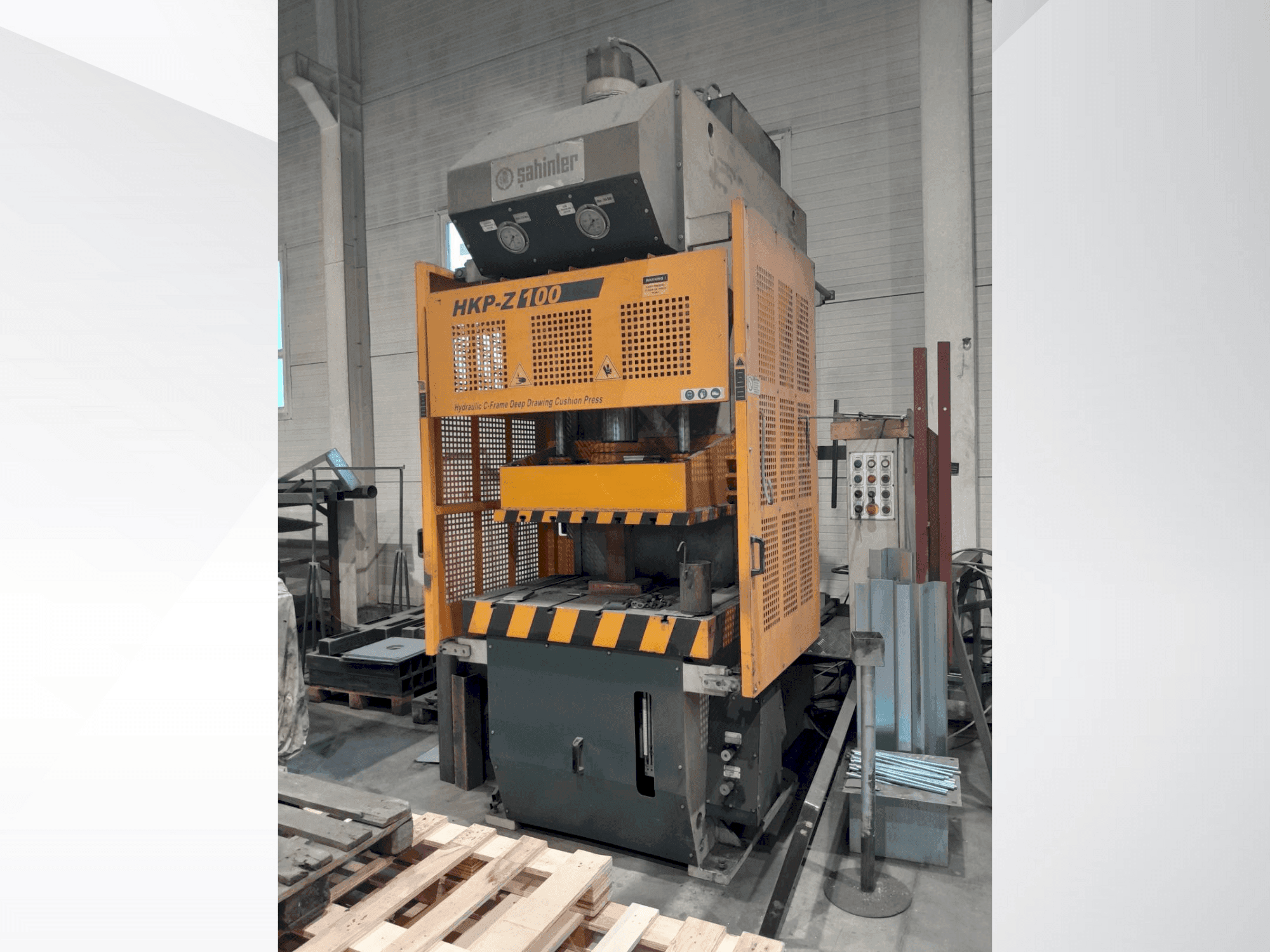 Sahinler HKP-Z 100 Mašinos vaizdas iš priekio