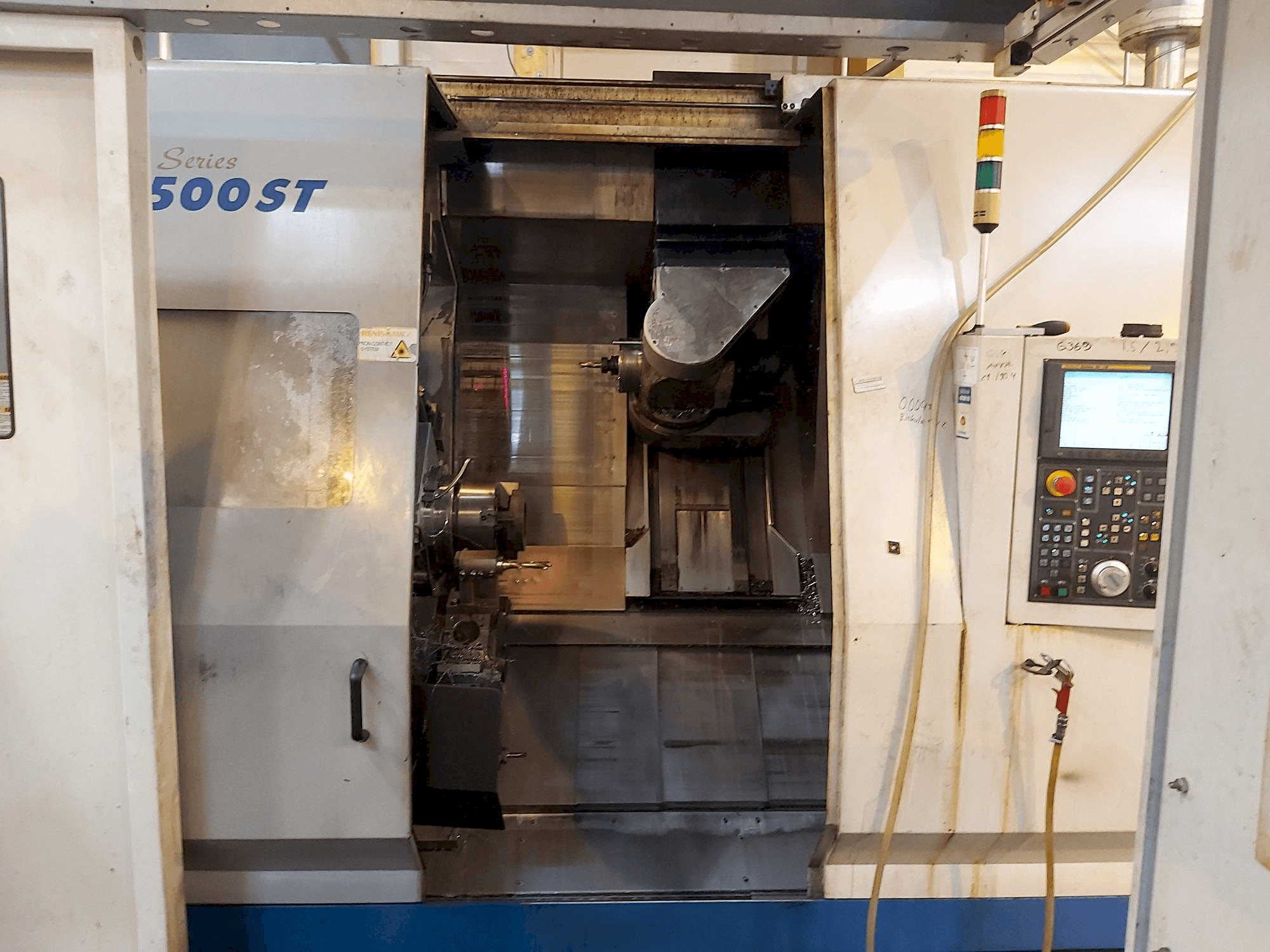 Doosan Puma MX 2500 ST Mašinos vaizdas iš priekio
