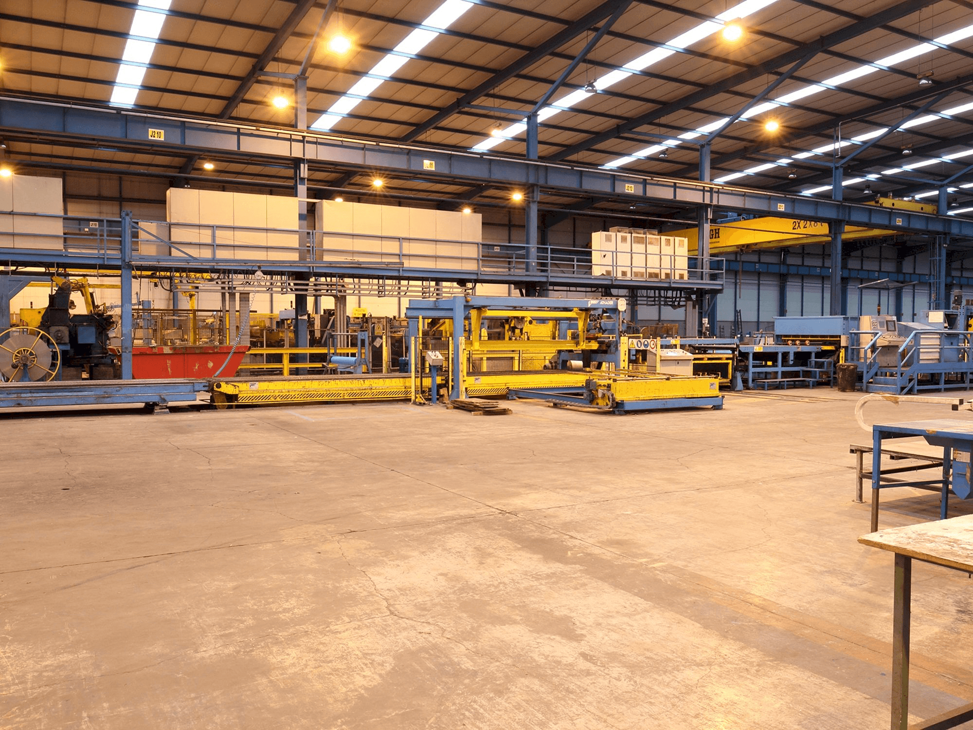 ATHADER J23 Mašinos vaizdas iš priekio