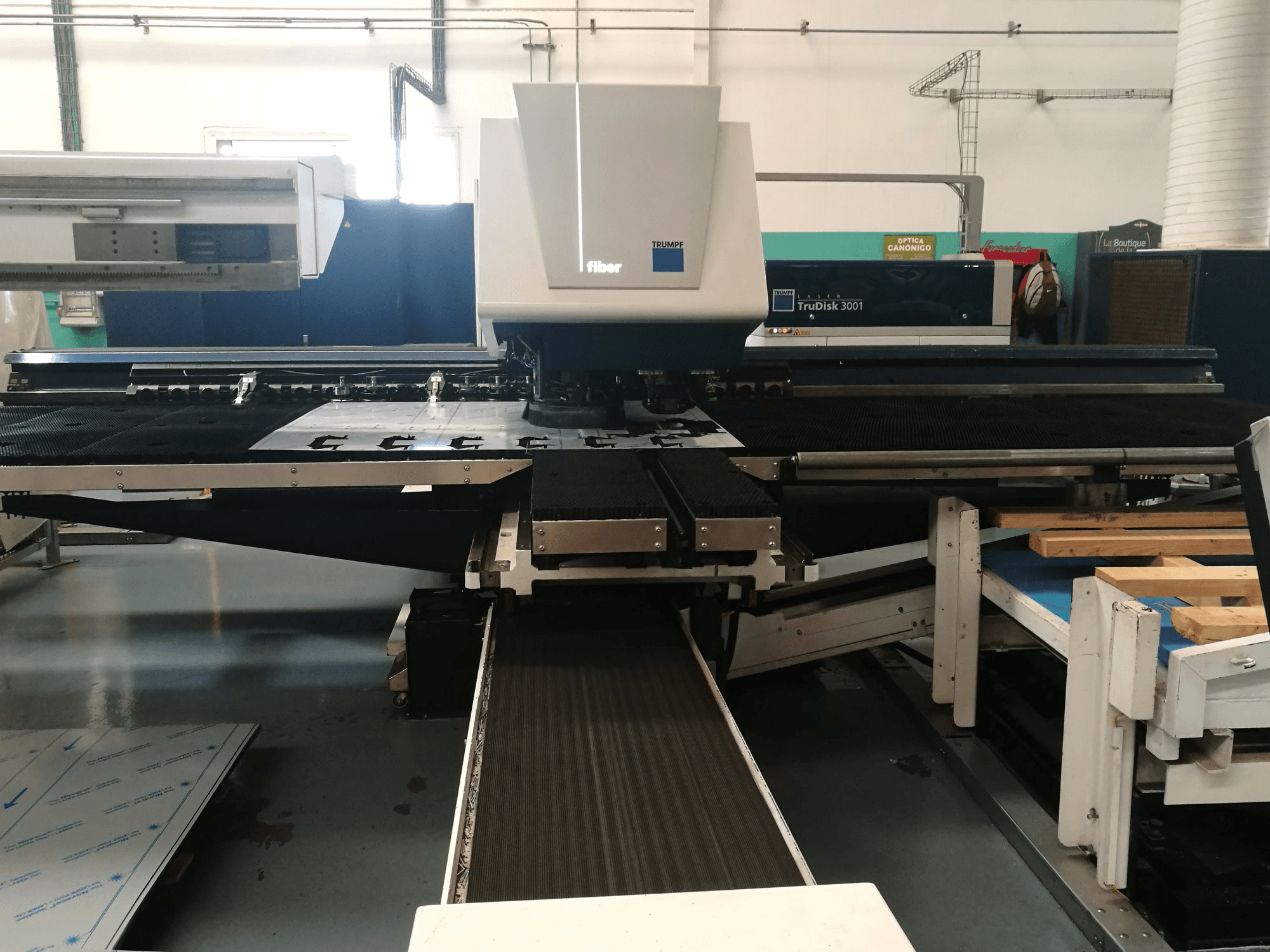 Trumpf TruMatic 3000 fiber (K04) Mašinos vaizdas iš priekio