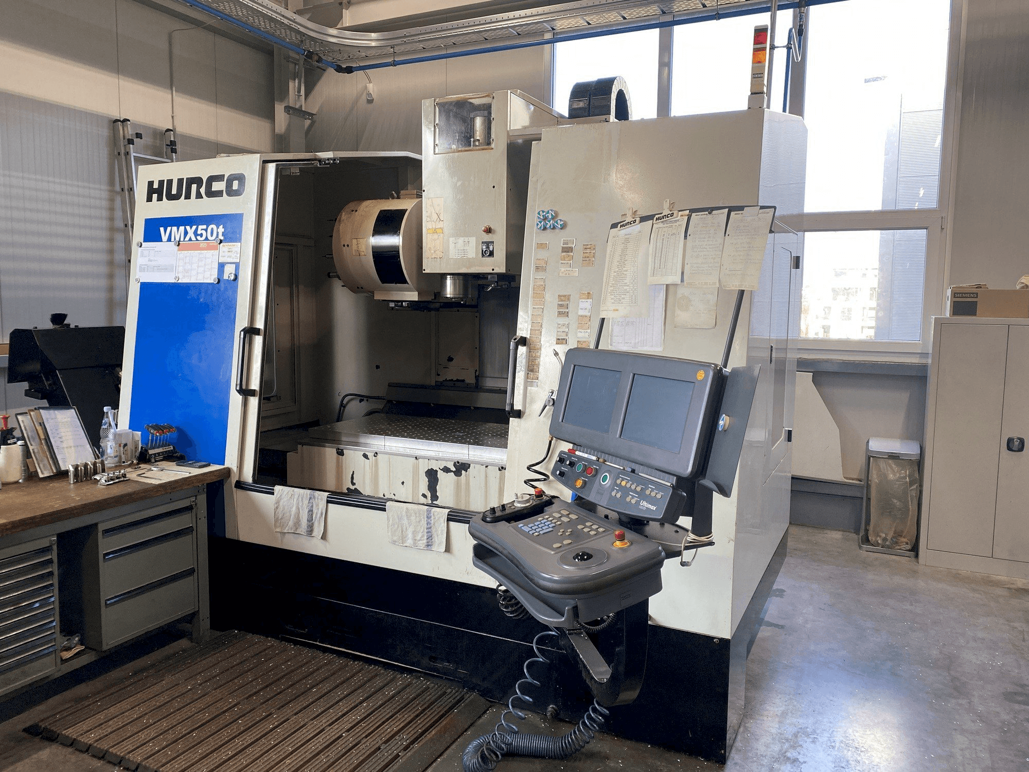 Hurco VMX 50/40T Mašinos vaizdas iš priekio