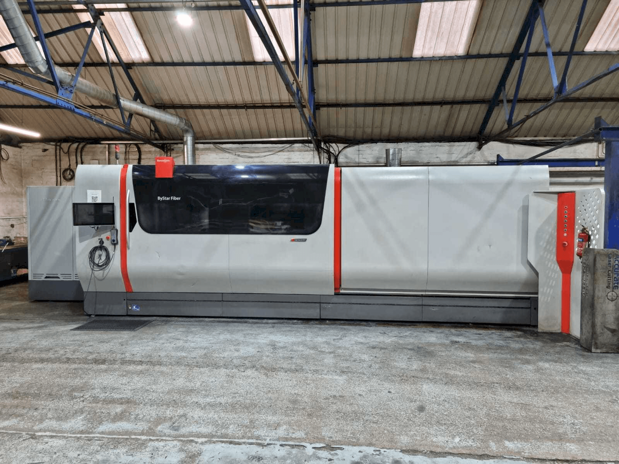 Bystronic Bystar Fiber 4020 10KW Mašinos vaizdas iš priekio