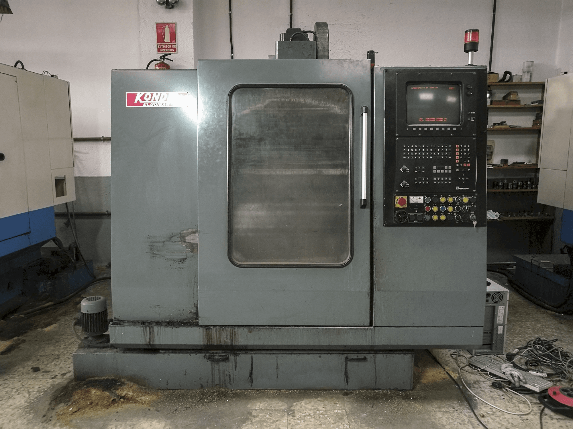 KONDIA B-500 Mašinos vaizdas iš priekio