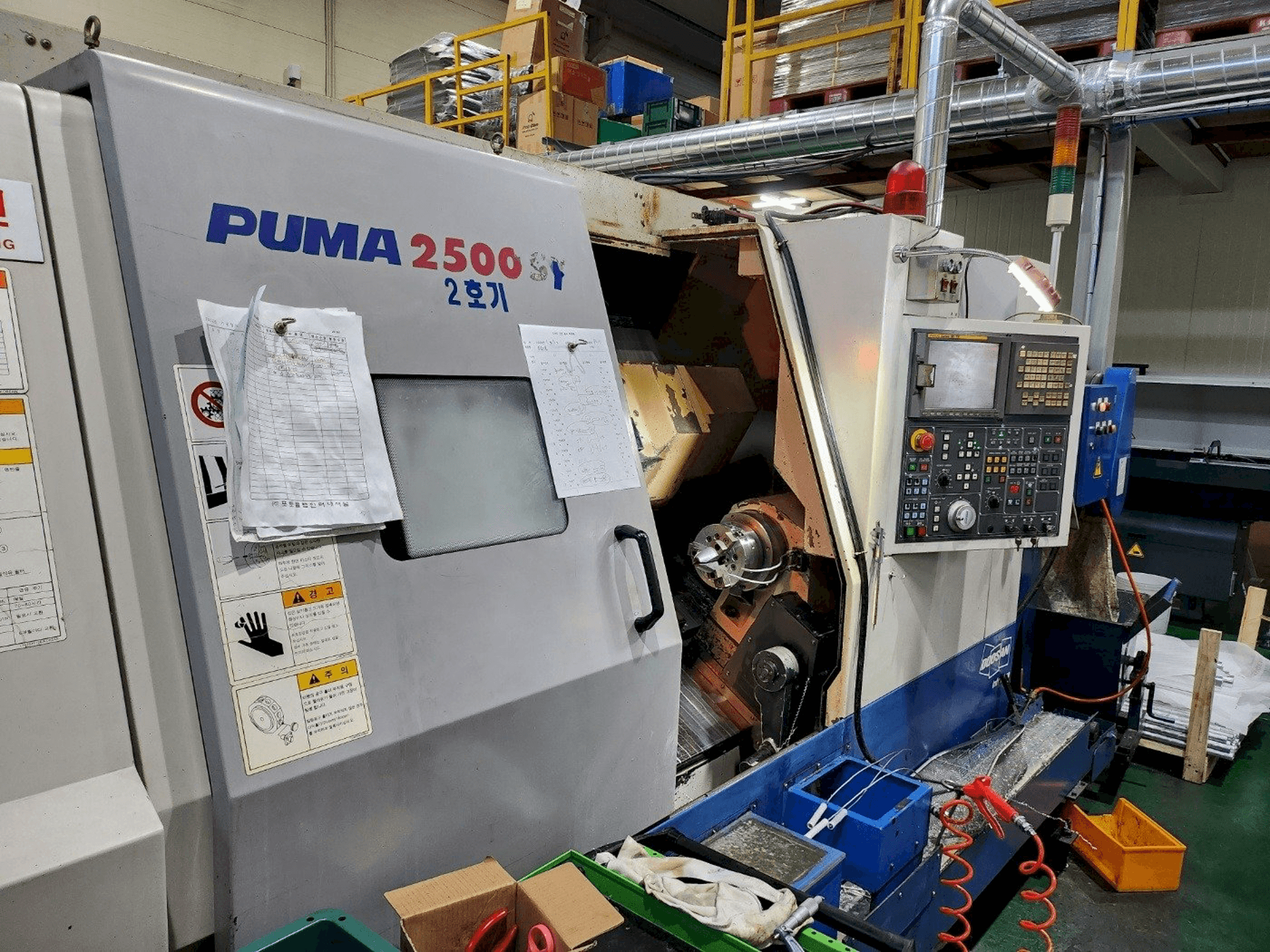 DOOSAN PUMA 2500SY Mašinos vaizdas iš priekio