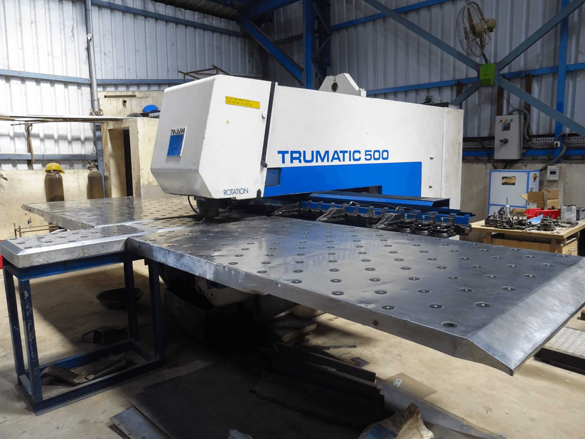 Right view of Trumpf Trumatic 500 Machine