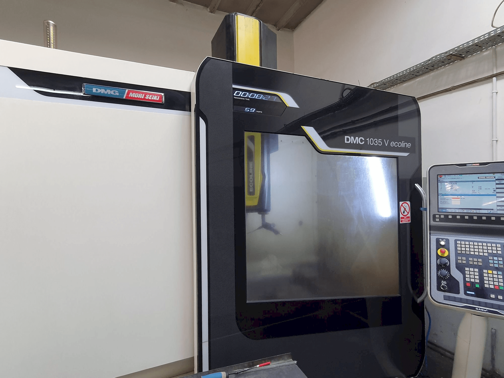 DMG MORI DMC 1035V Ecoline Mašinos vaizdas iš priekio