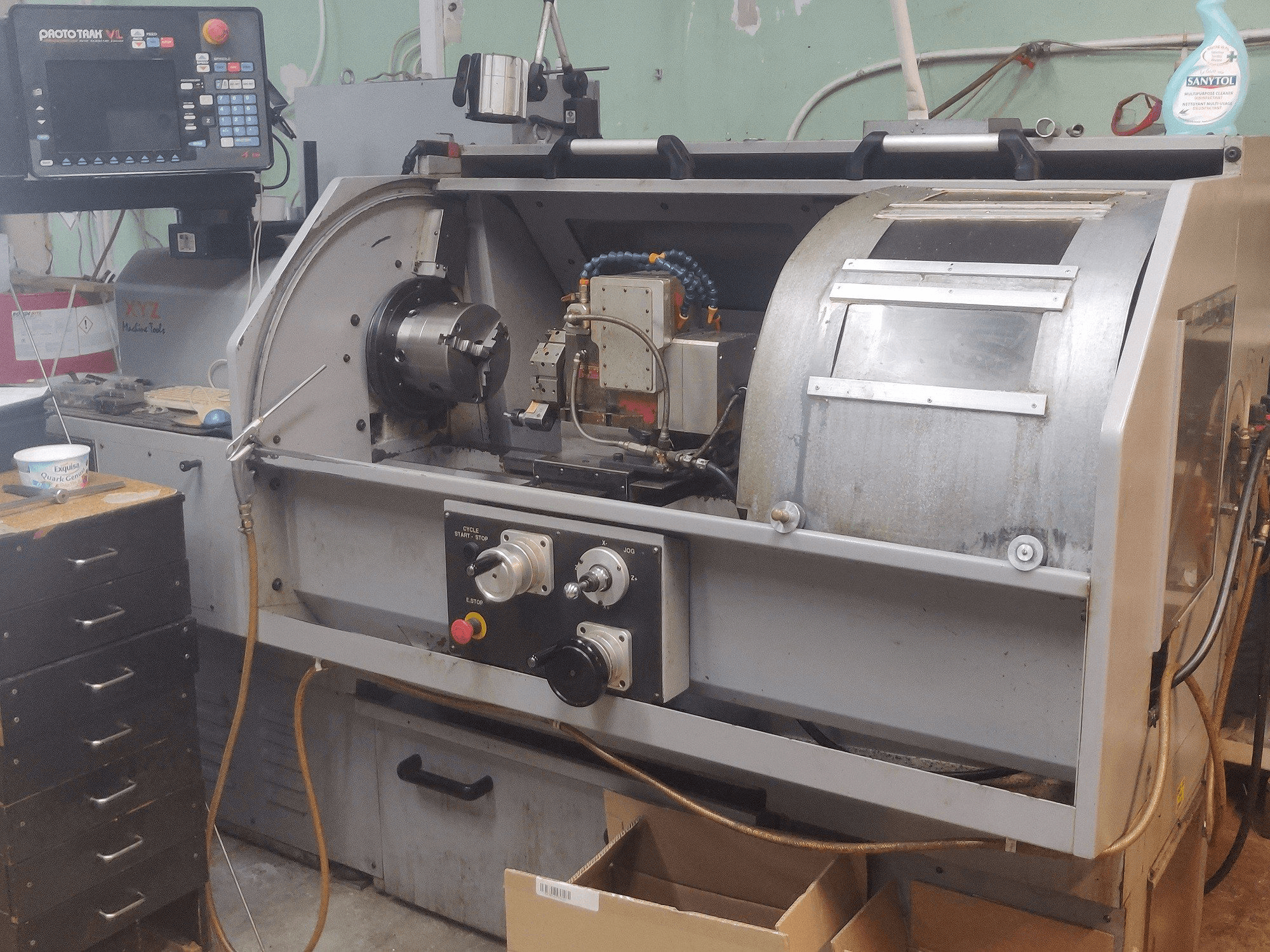 XYZ VL355 Mašinos vaizdas iš kairės pusės