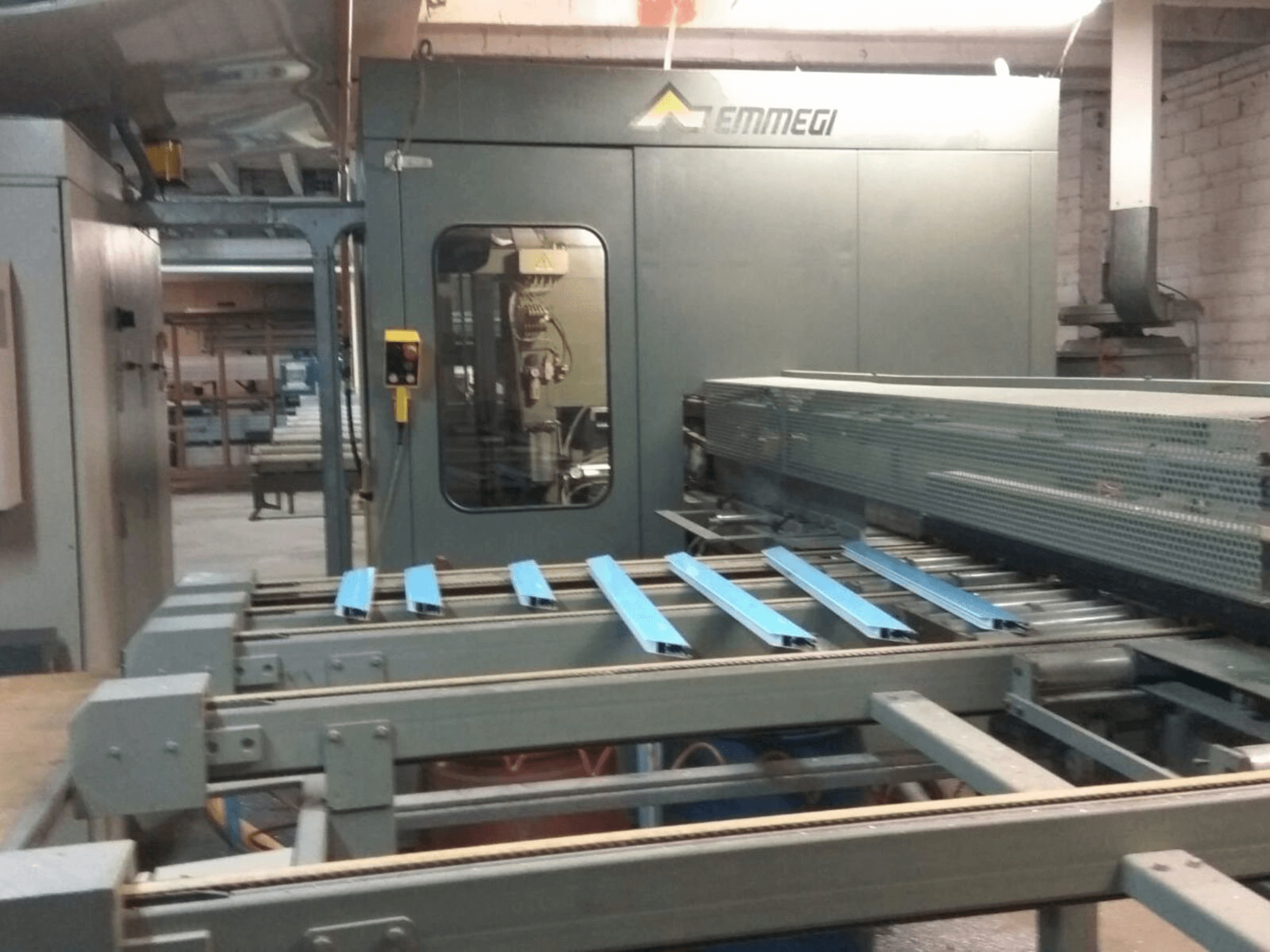 Emmegi Quadra Mašinos vaizdas iš priekio