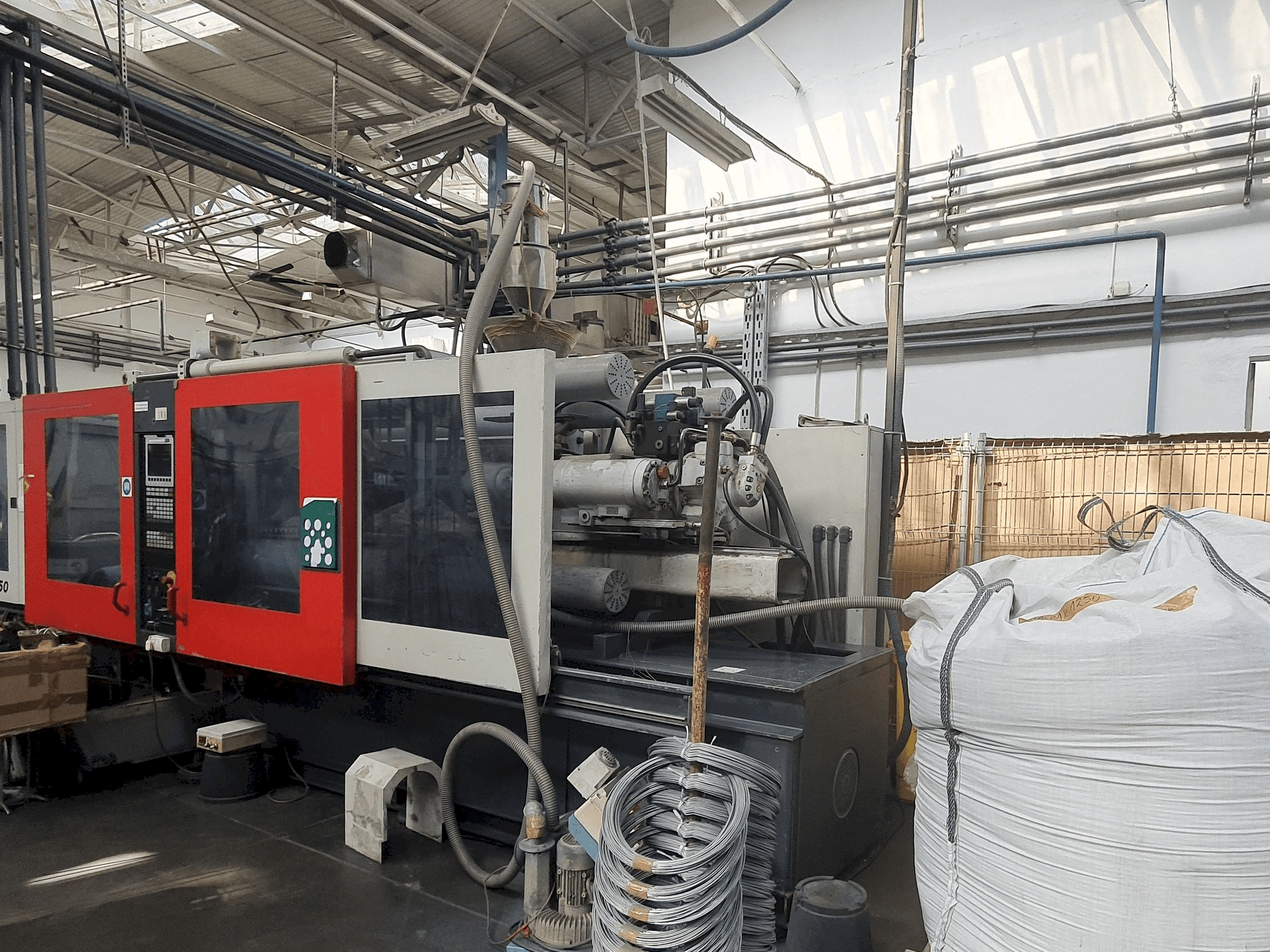 FERROMATIK MILACRON MAXIMA MV 350 Mašinos vaizdas iš priekio