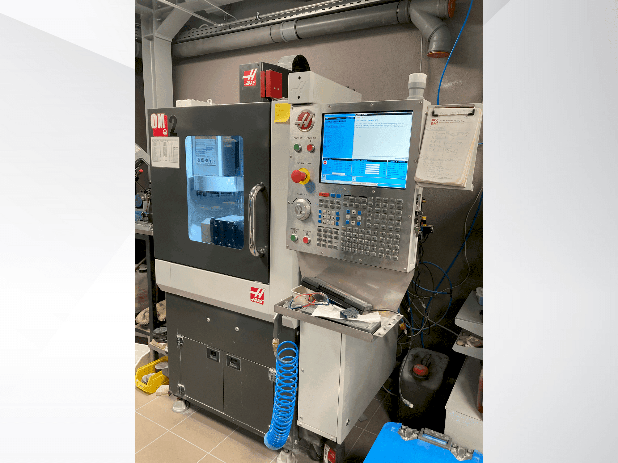 HAAS OM-2A Mašinos vaizdas iš priekio