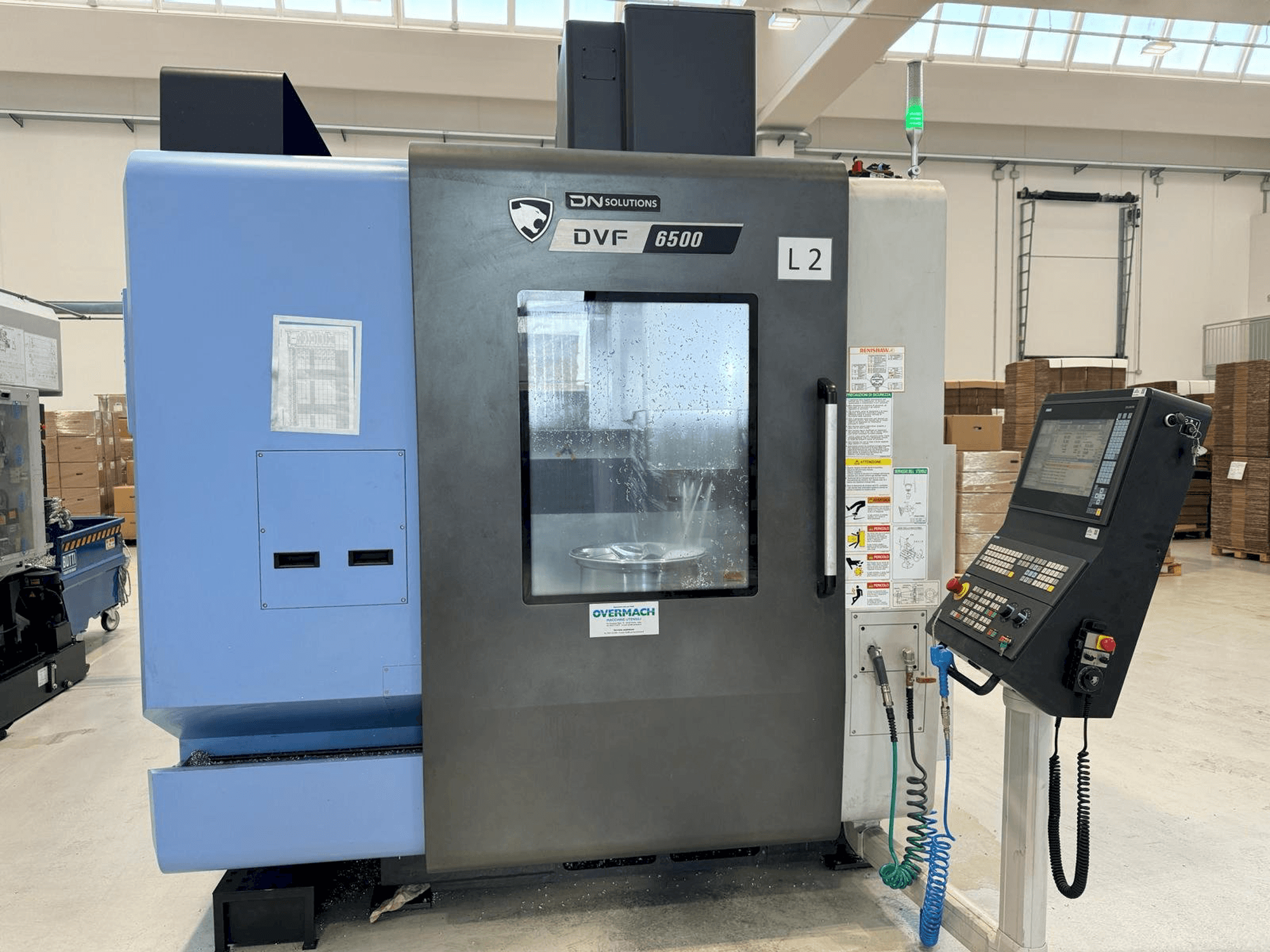 DN SOLUTIONS DVF 6500 Mašinos vaizdas iš priekio